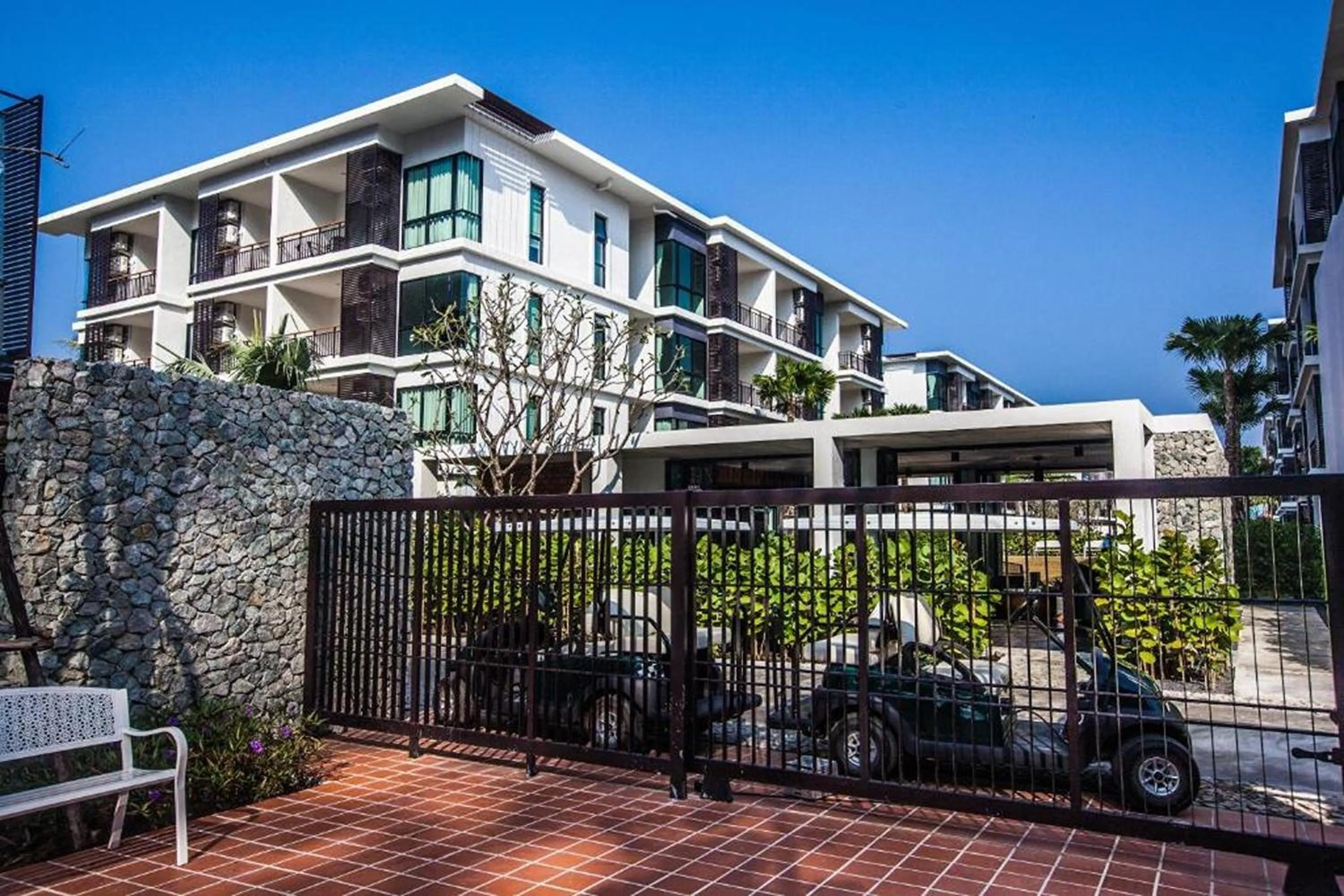 Property building in The Title Beach Front