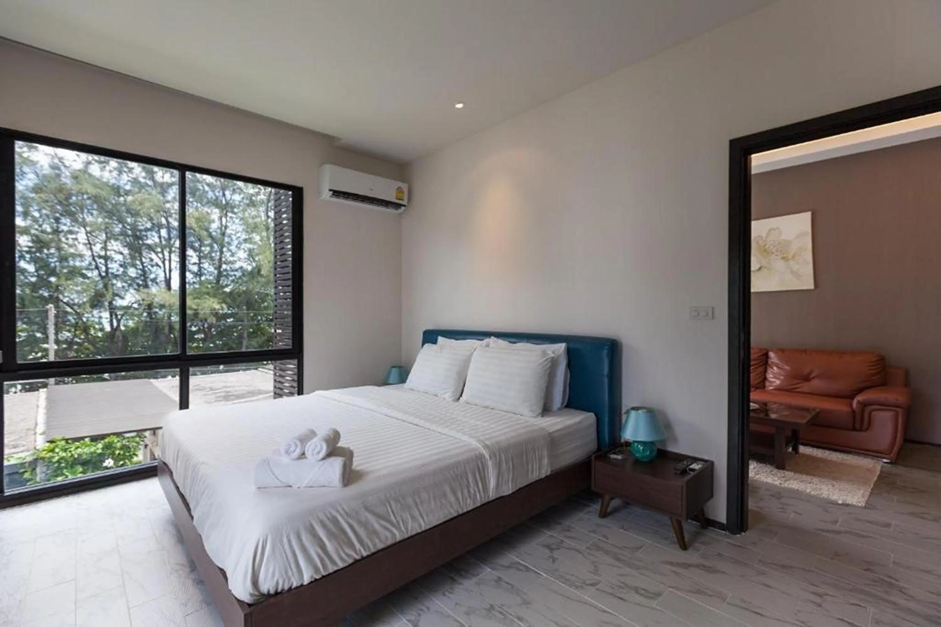 Bedroom, Bed in The Title Beach Front