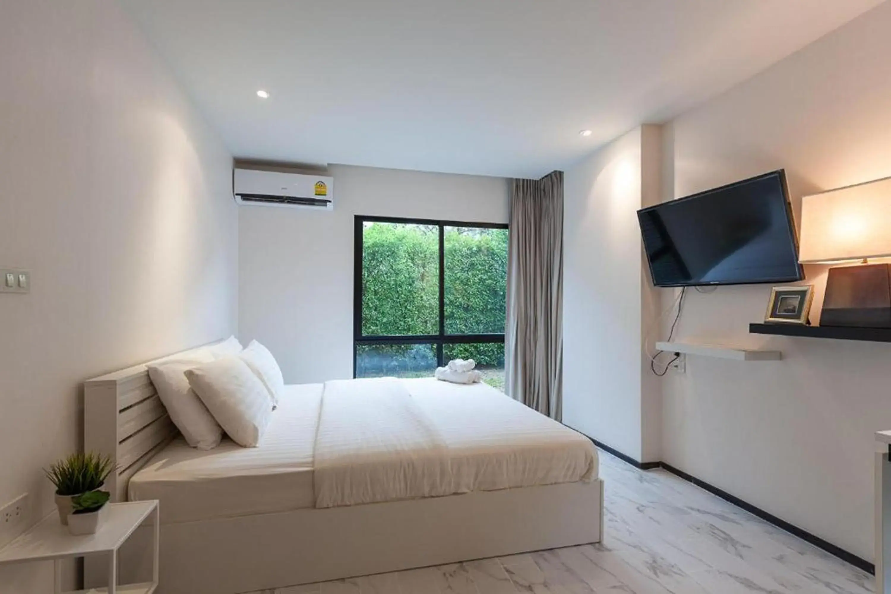 Suite with pool access in The Title Beach Front Suite with pool access in The Title Beach Front