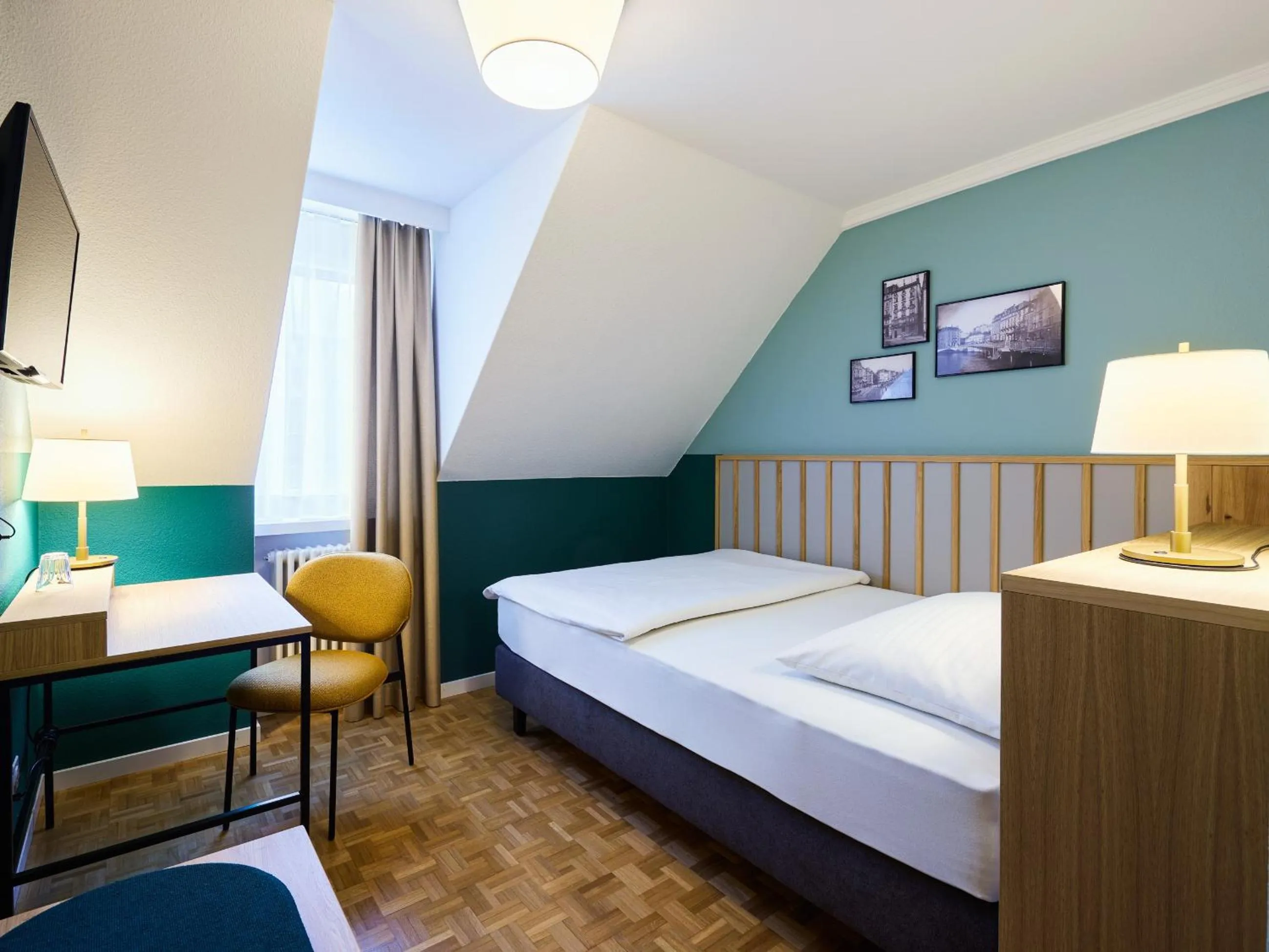 Photo of the whole room, Bed in Hotel Limmathof