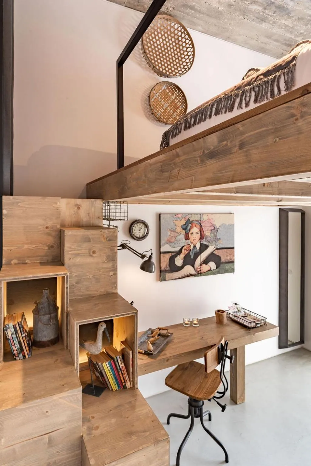 Library in Colégio Charm House