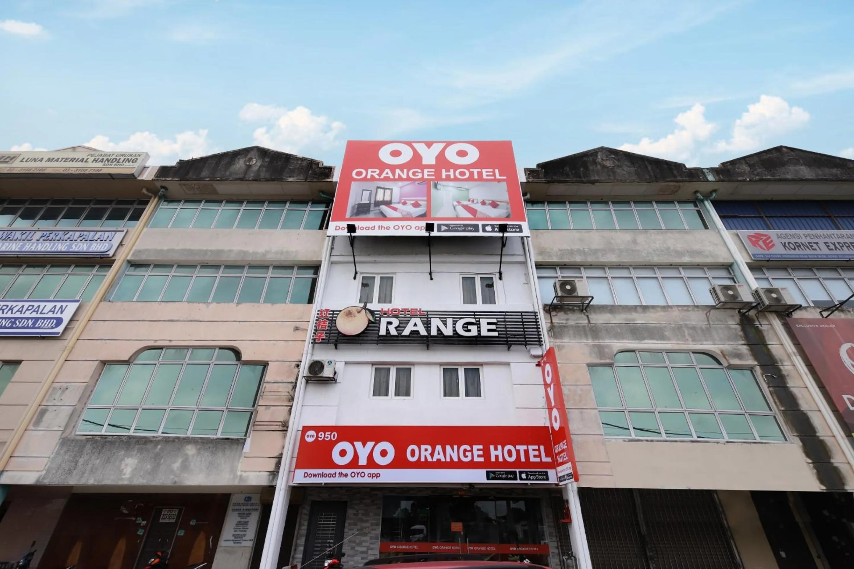 Facade/entrance in Super OYO 90296 Red Orange Hotel Port Klang