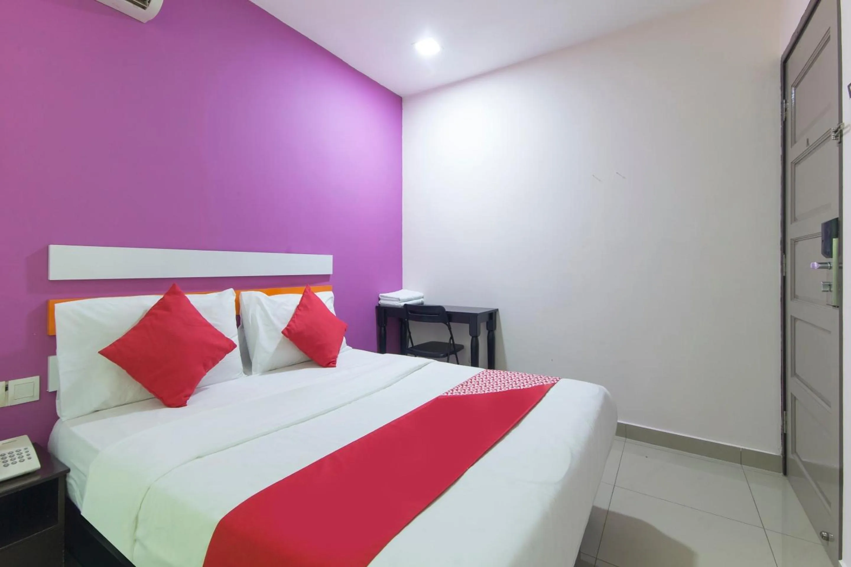 Bedroom in Super OYO 90296 Red Orange Hotel Port Klang