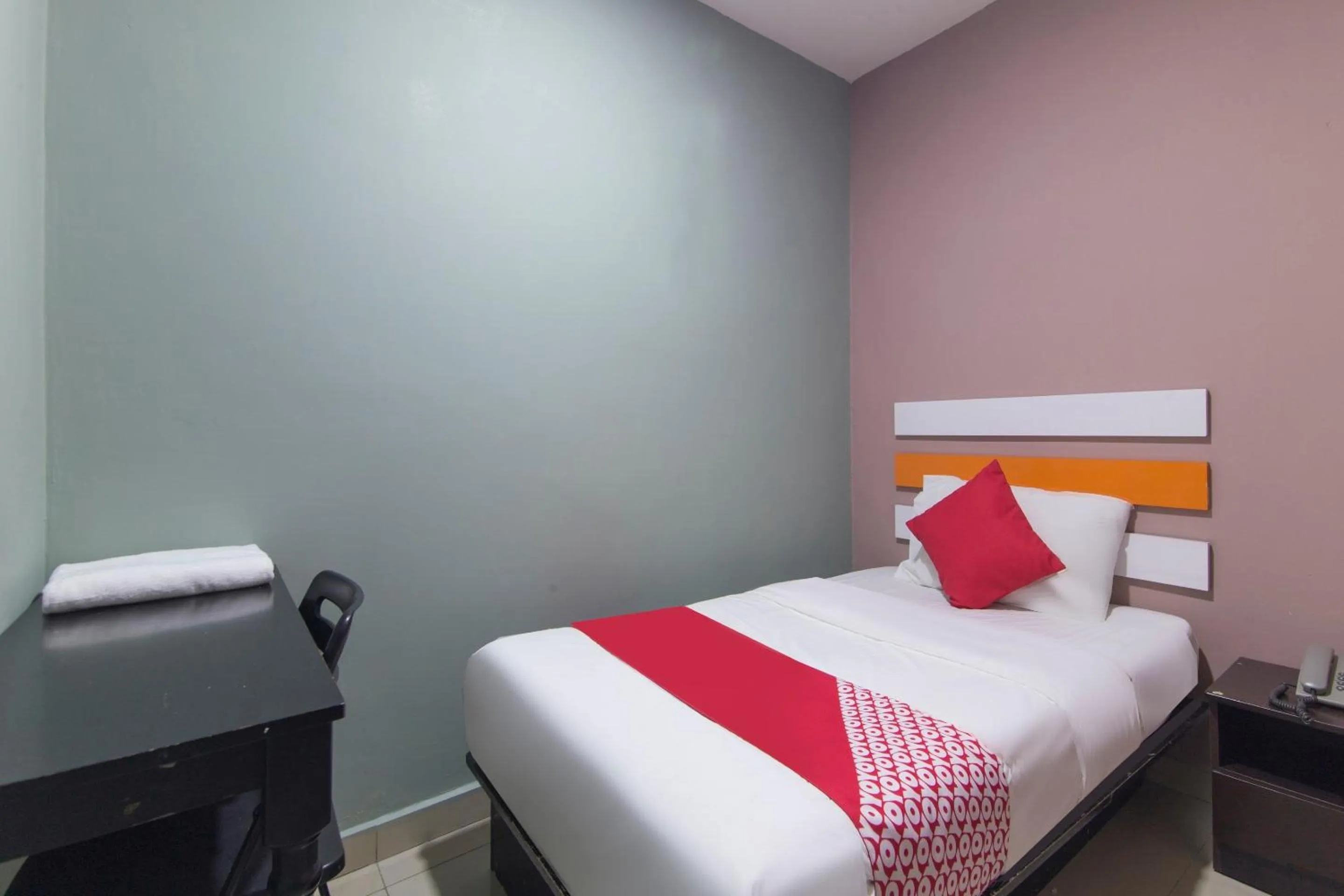 Bedroom in Super OYO 90296 Red Orange Hotel Port Klang