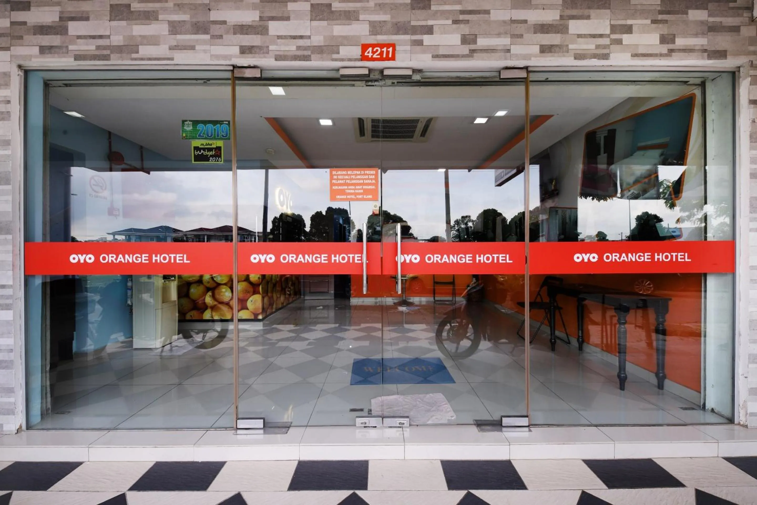 Facade/entrance in Super OYO 90296 Red Orange Hotel Port Klang