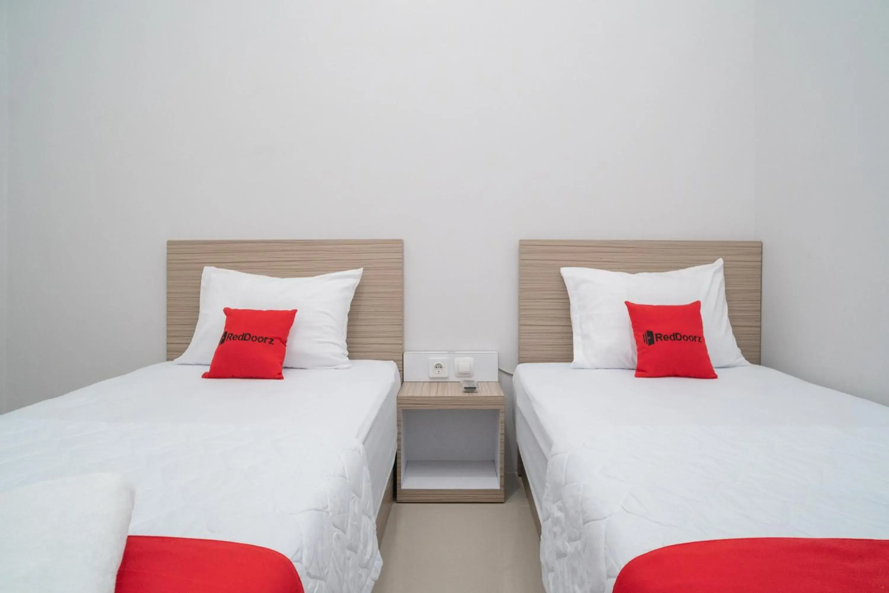 Twin Room in RedDoorz Syariah near Jalan Ahmad Yani Banjarmasin 3 Twin Room in RedDoorz Syariah near Jalan Ahmad Yani Banjarmasin 3