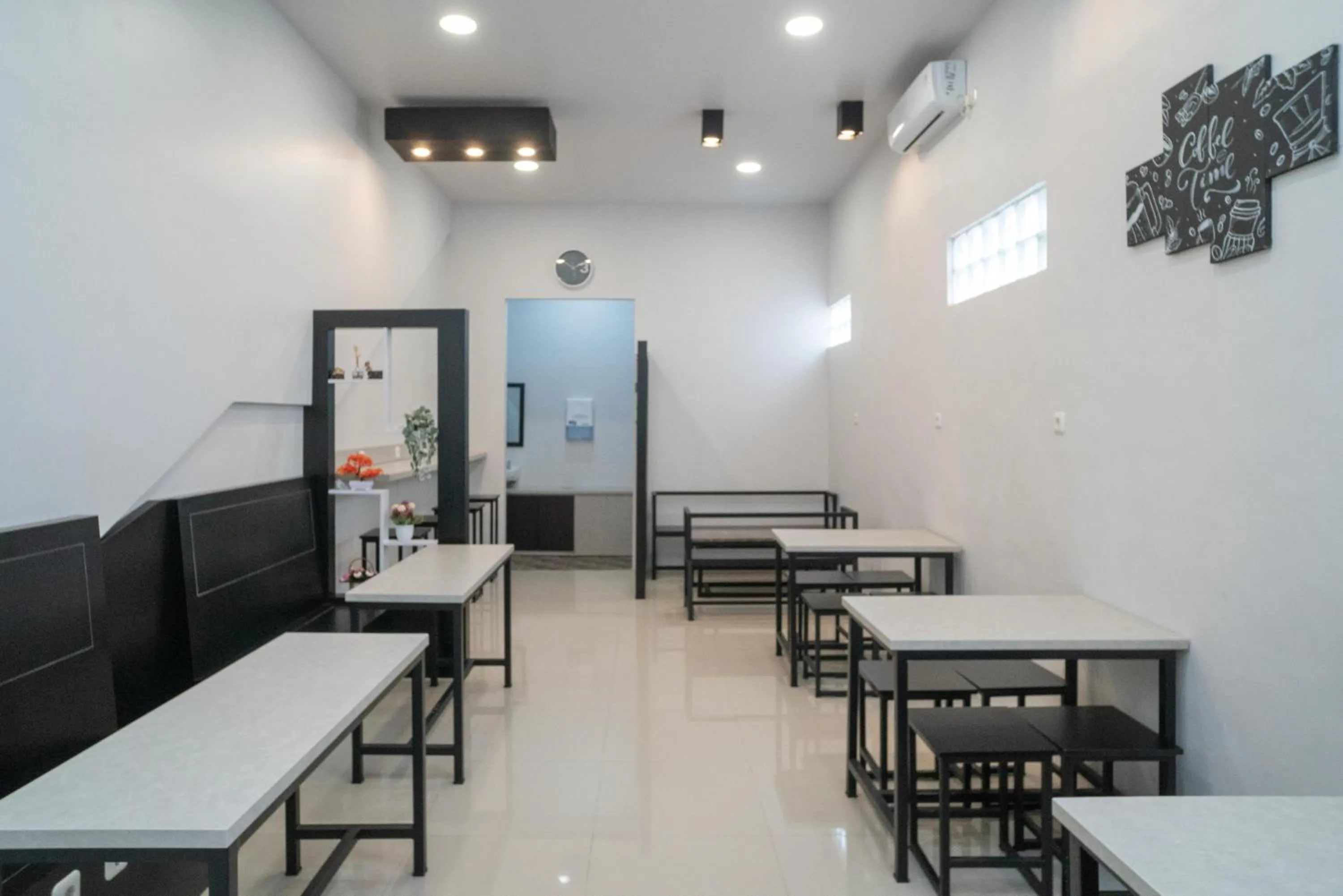 RedDoorz Syariah near Jalan Ahmad Yani Banjarmasin 3