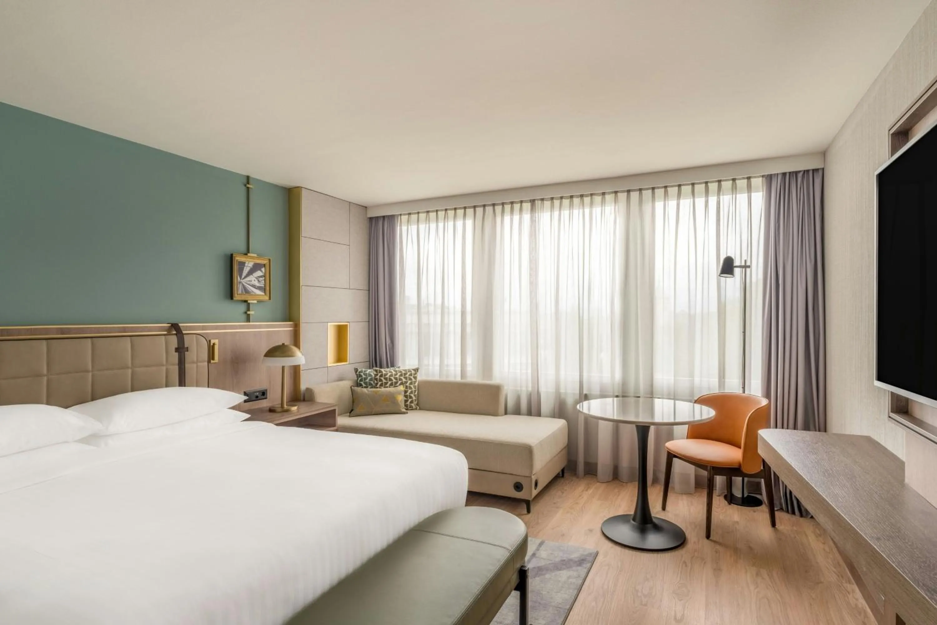 Photo of the whole room, Bed in Zurich Marriott Hotel