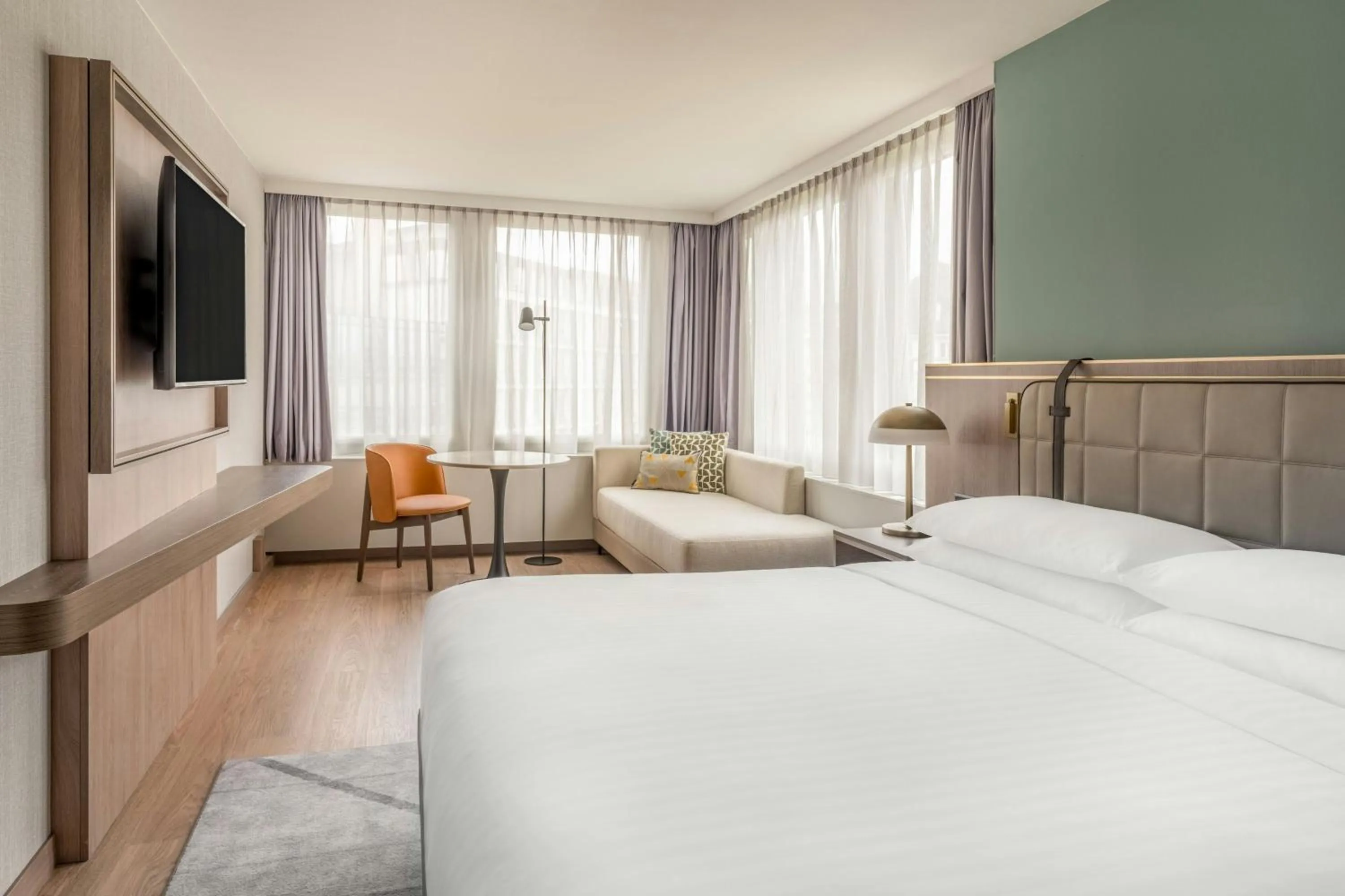 Photo of the whole room, Bed in Zurich Marriott Hotel