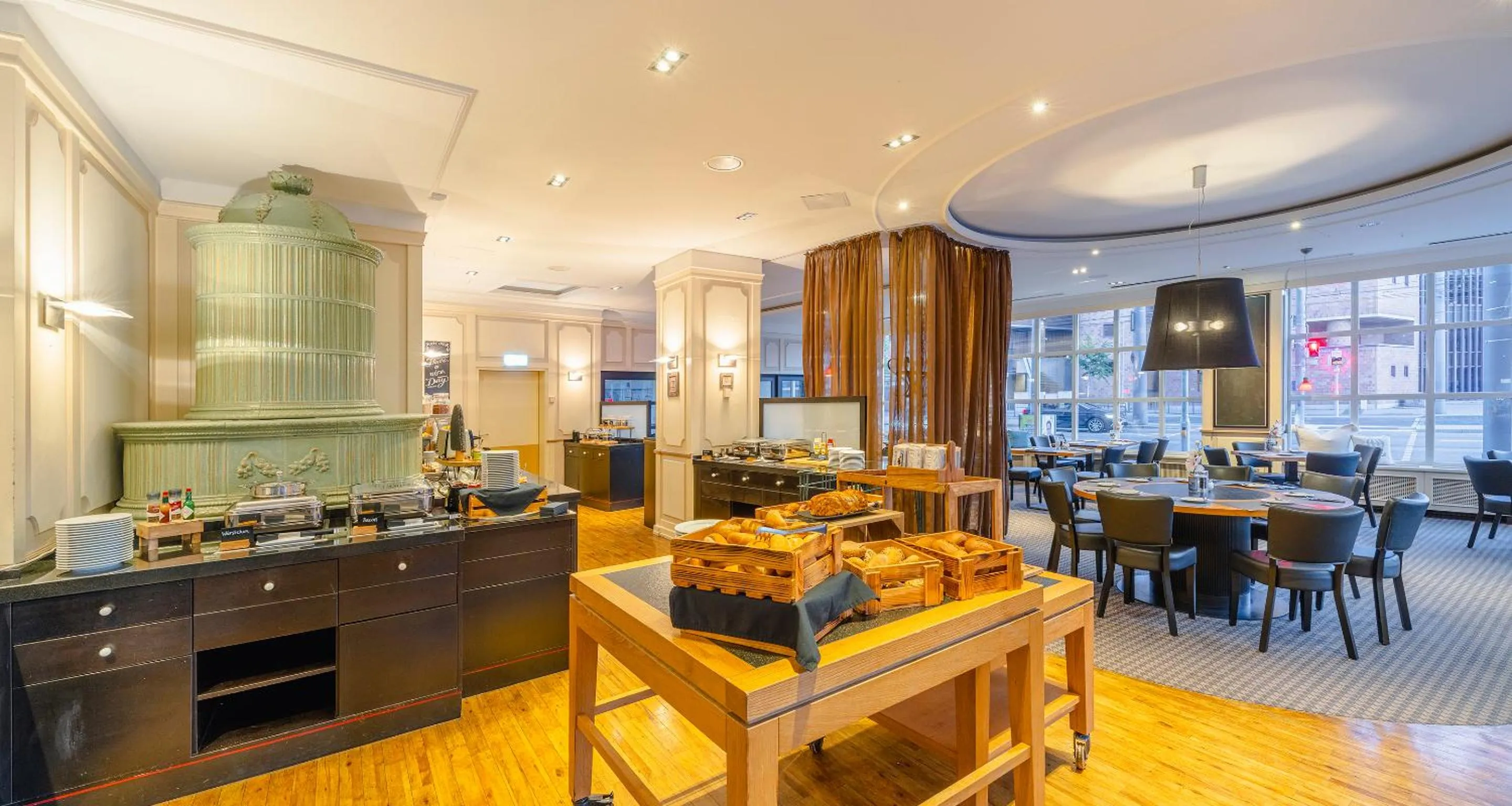 Buffet breakfast in The Q - Quadro City Hotel