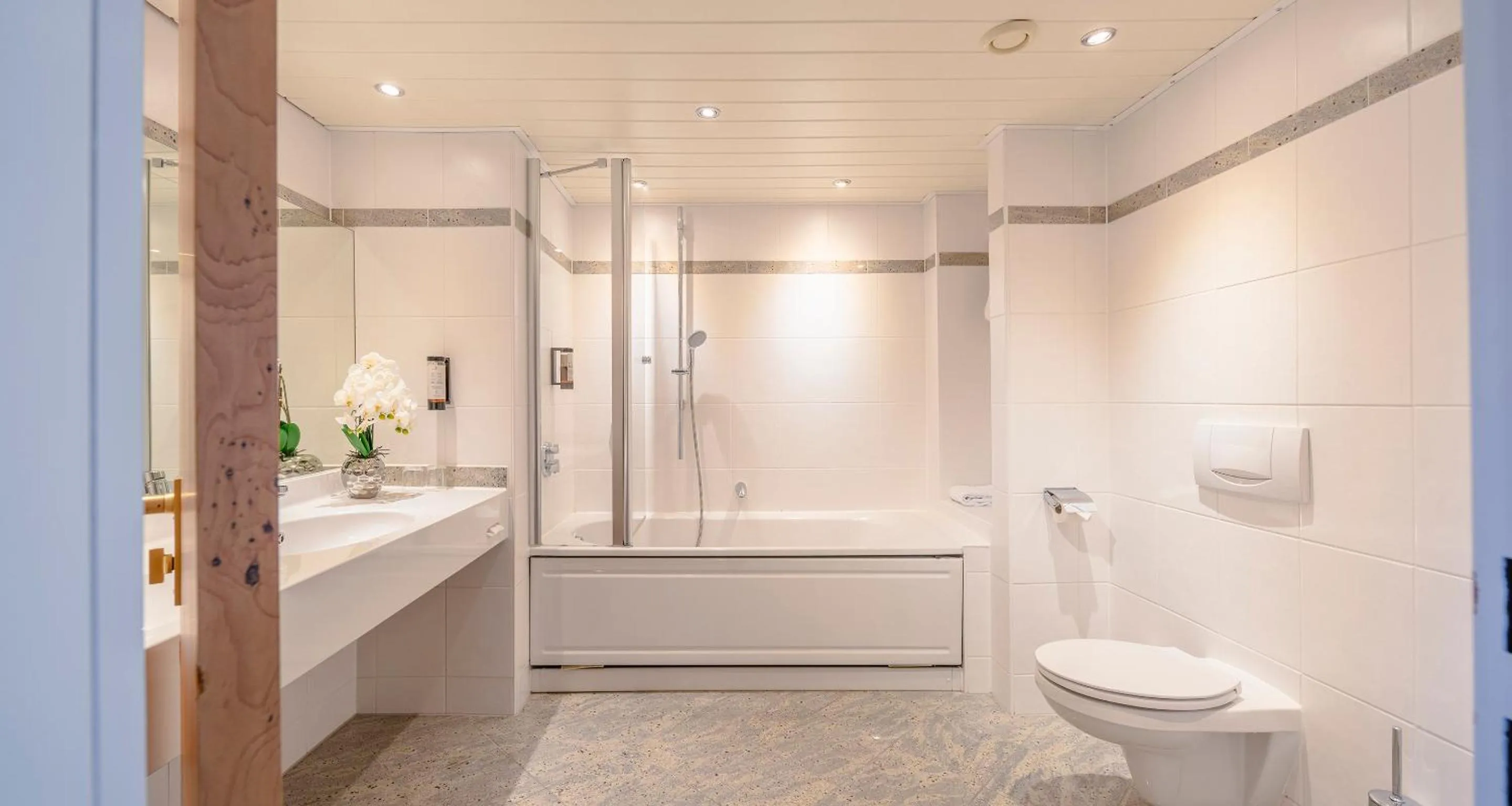 Shower in The Q - Quadro City Hotel