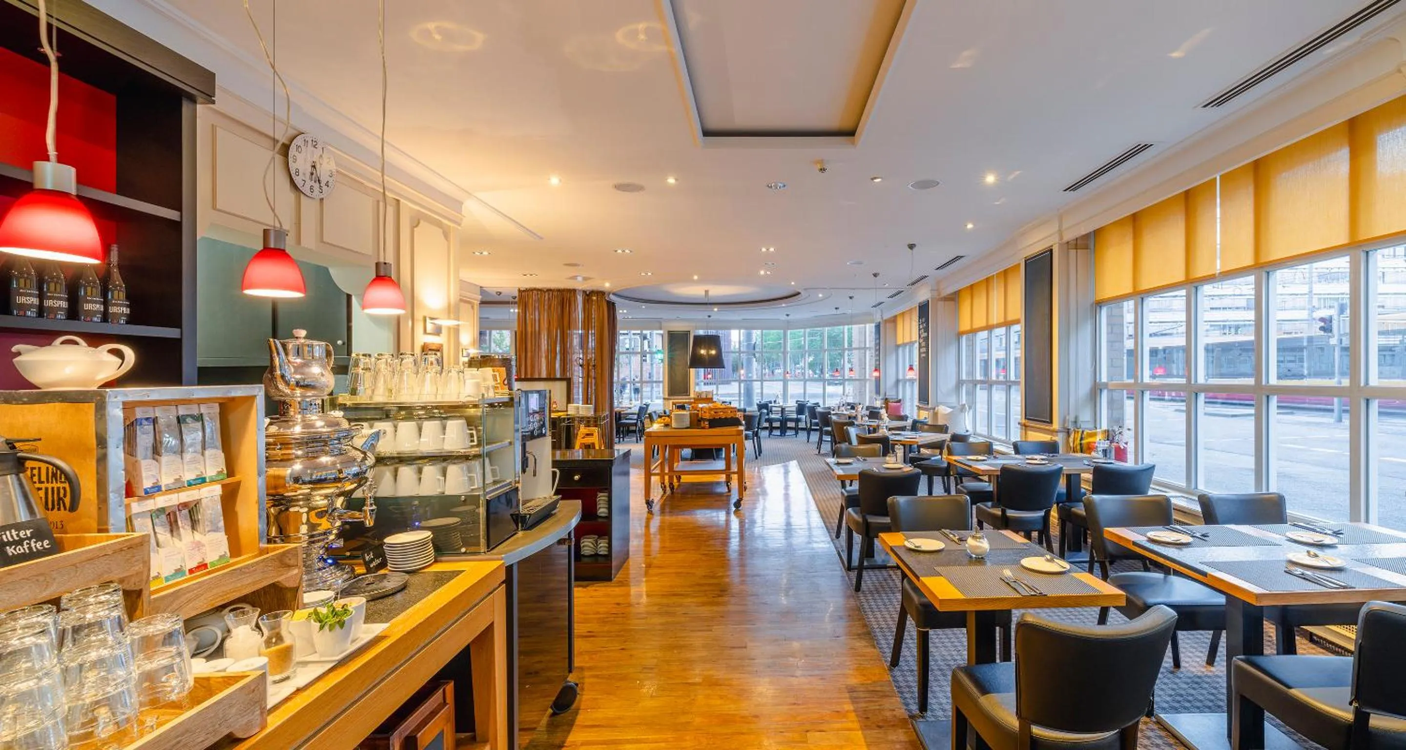 Restaurant/places to eat in The Q - Quadro City Hotel