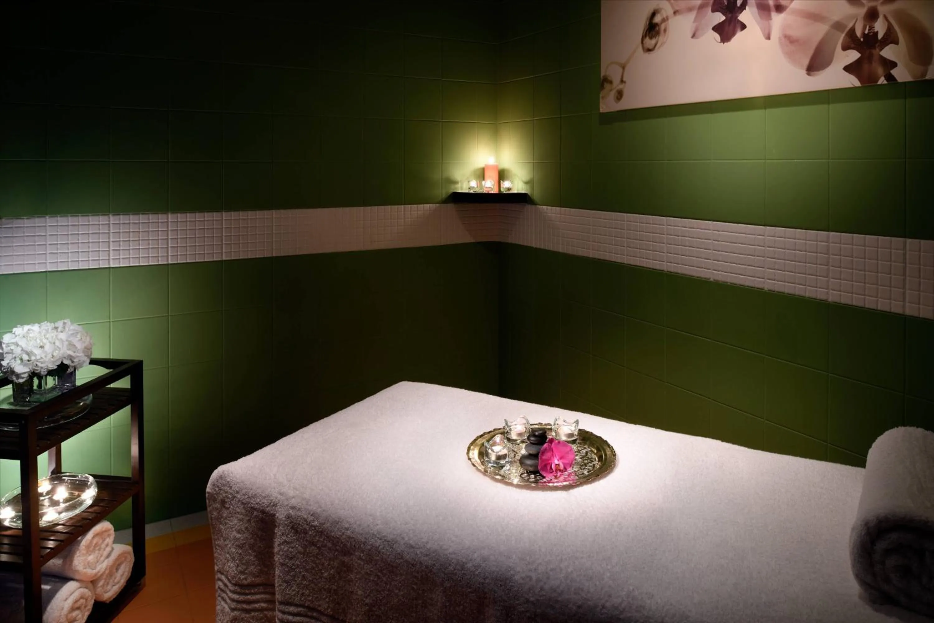 Spa and wellness centre/facilities, Bed in Riyadh Marriott Hotel