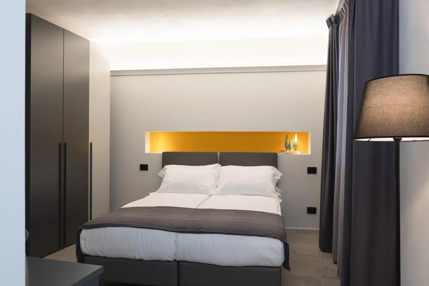 Photo of the whole room, Bed in Amiata Suite