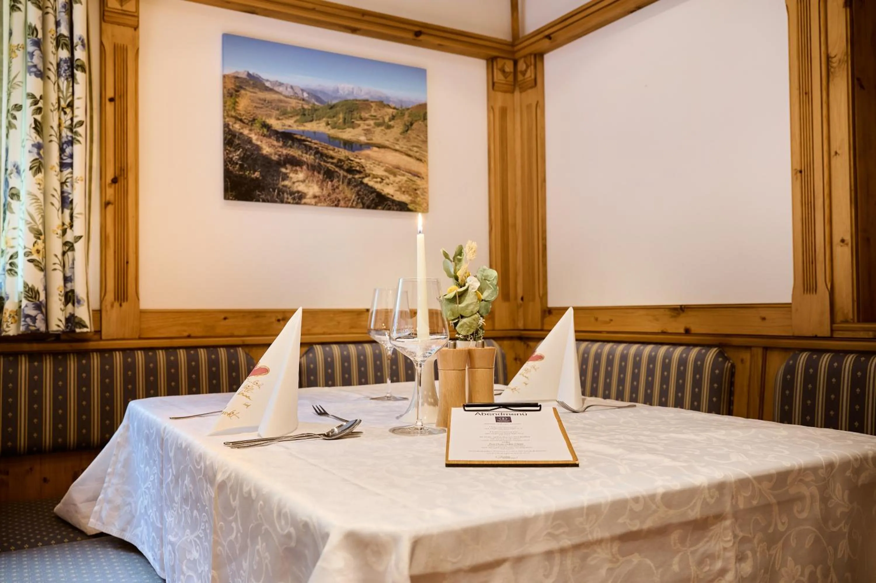 Restaurant/places to eat in Alpendorf Hotel Stern