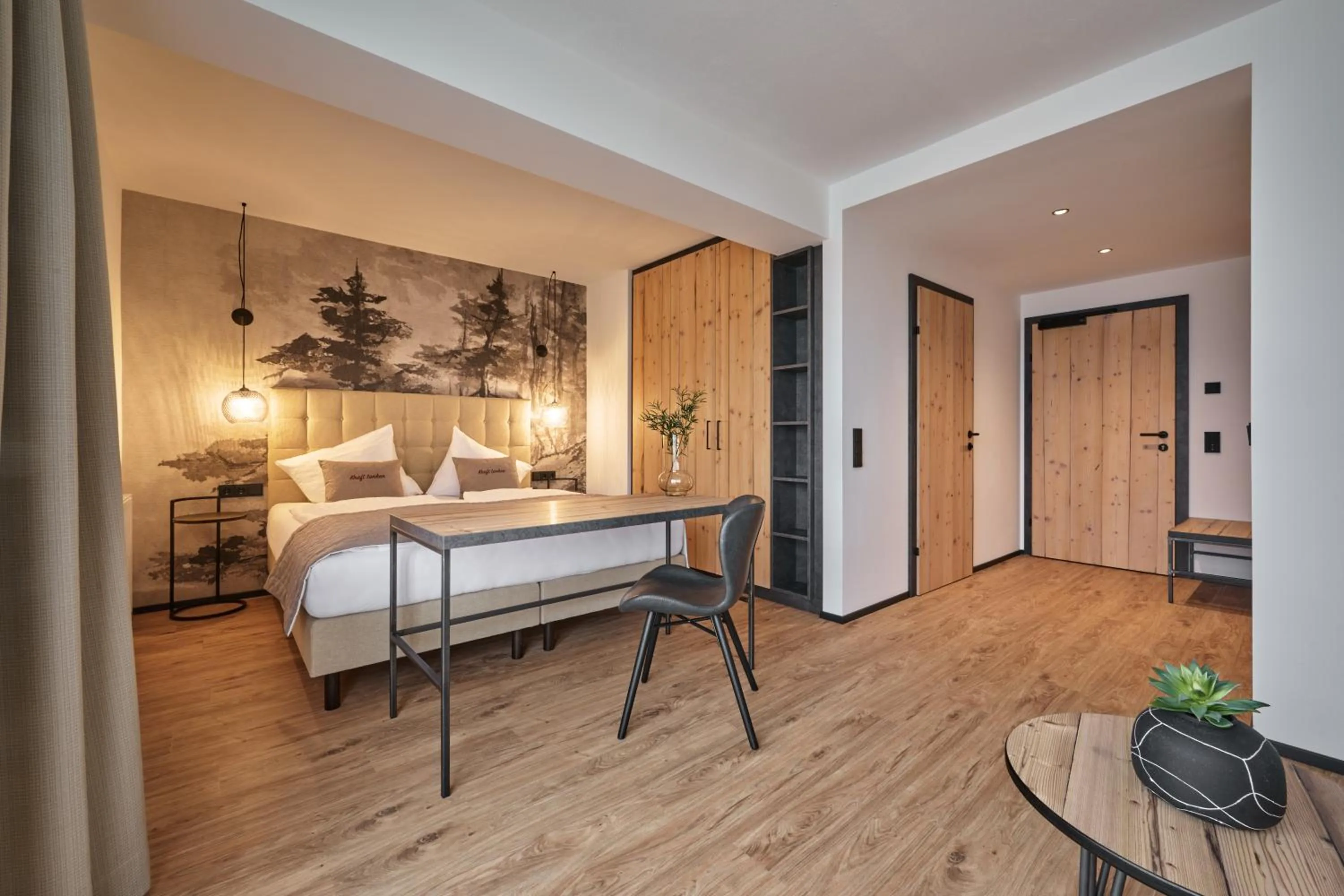 Bedroom, Bed in Alpendorf Hotel Stern