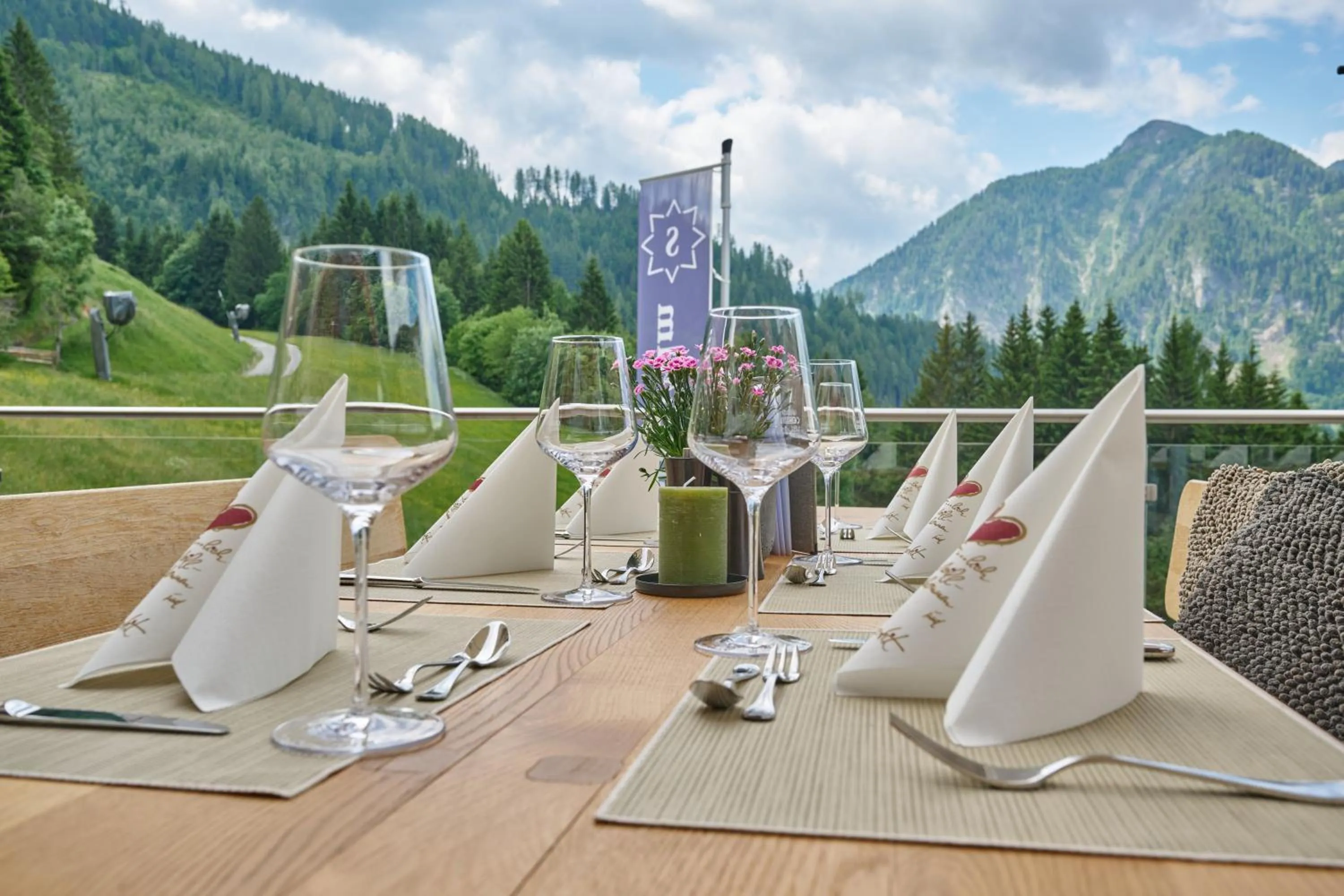 Dining area in Alpendorf Hotel Stern