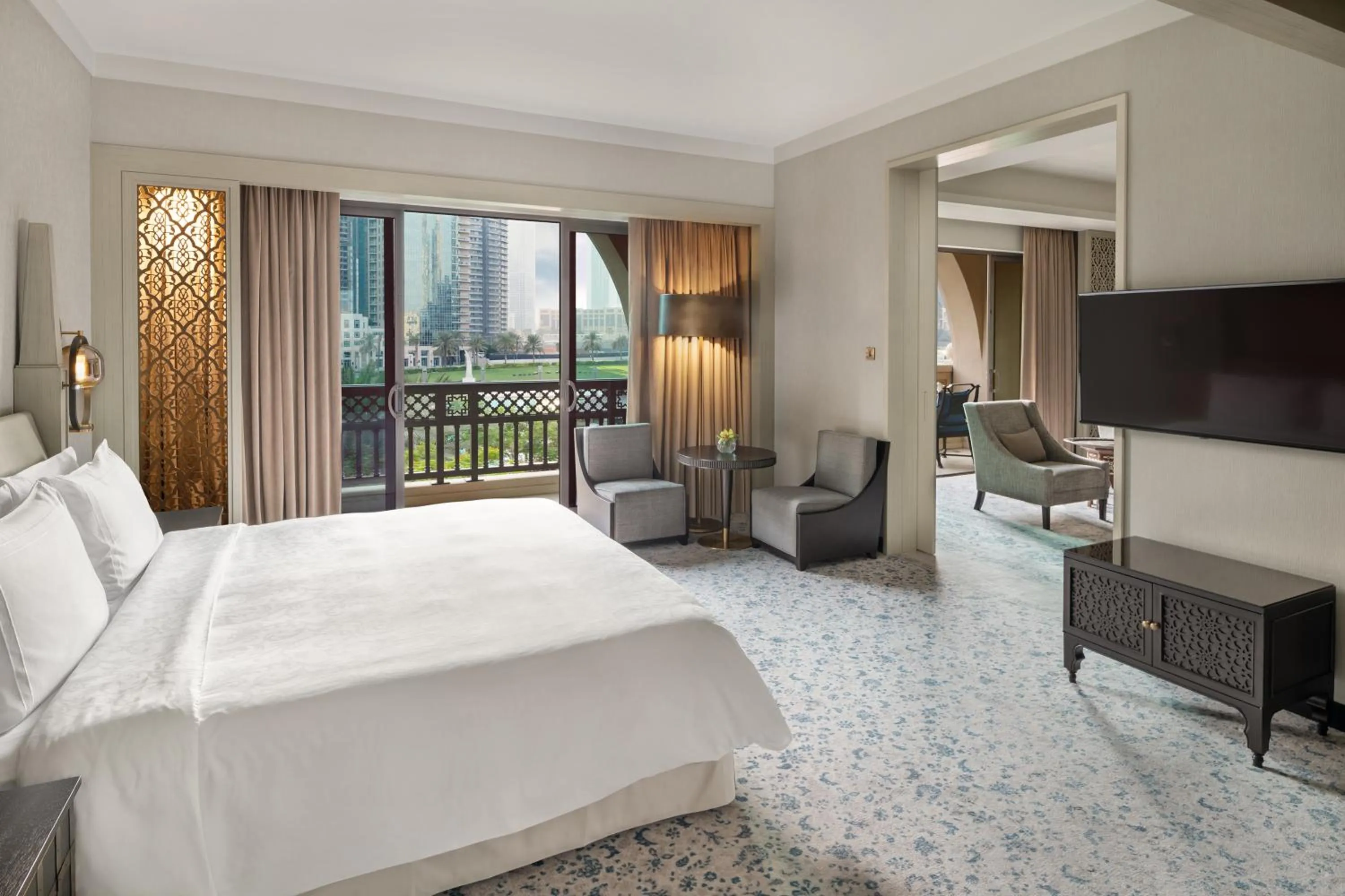 Bedroom, Bed in Palace Downtown