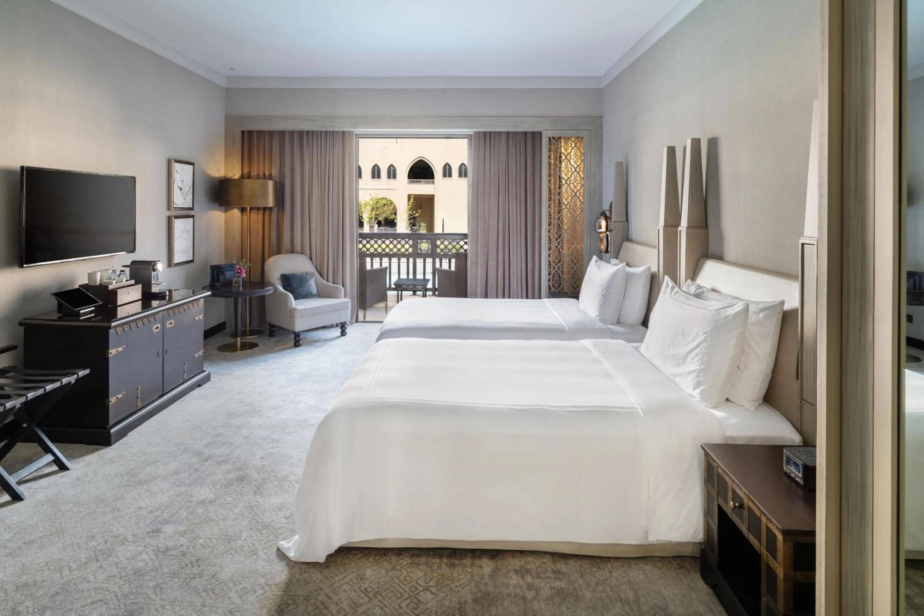 Bedroom, Bed in Palace Downtown