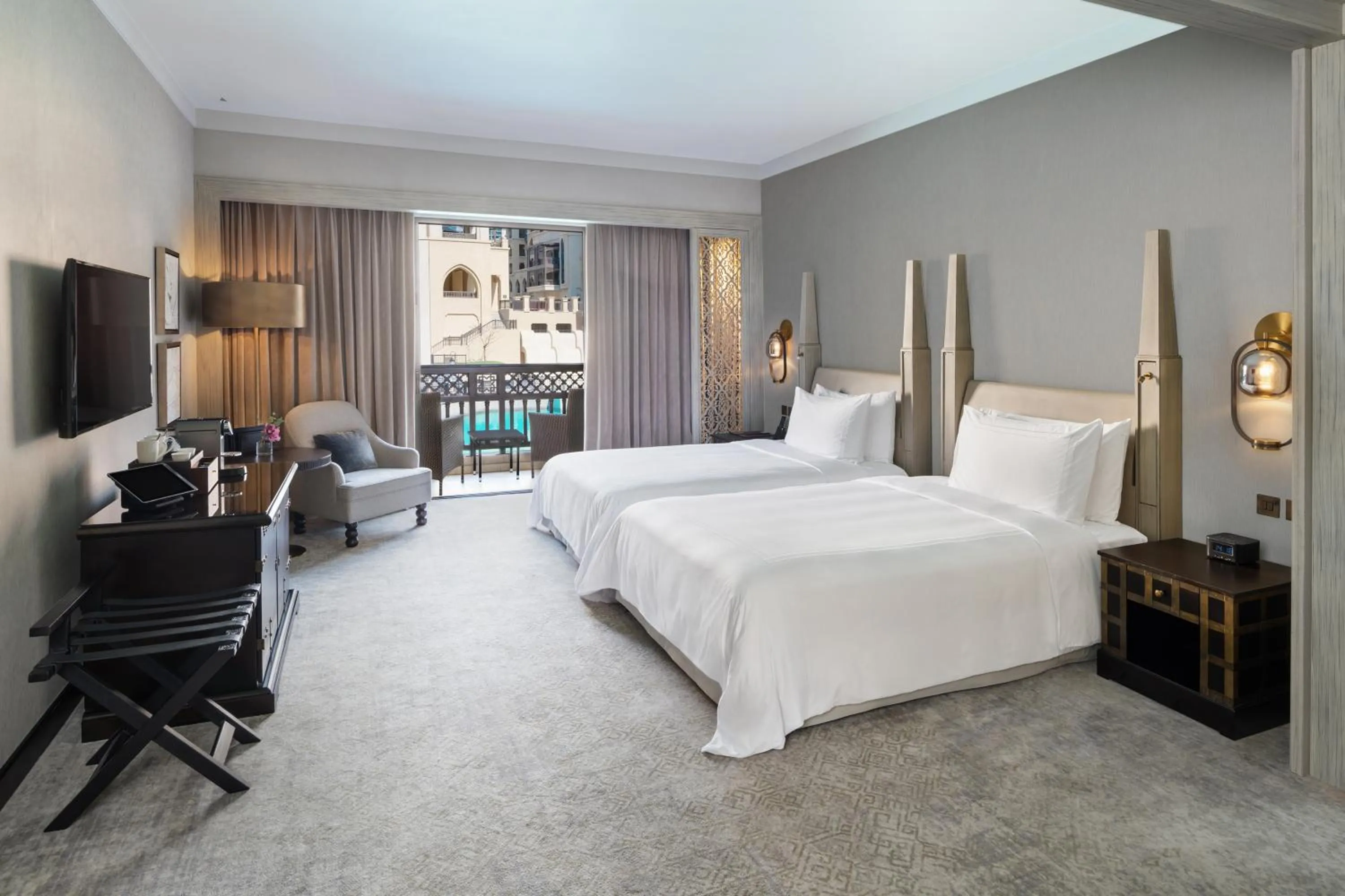 Bedroom, Bed in Palace Downtown