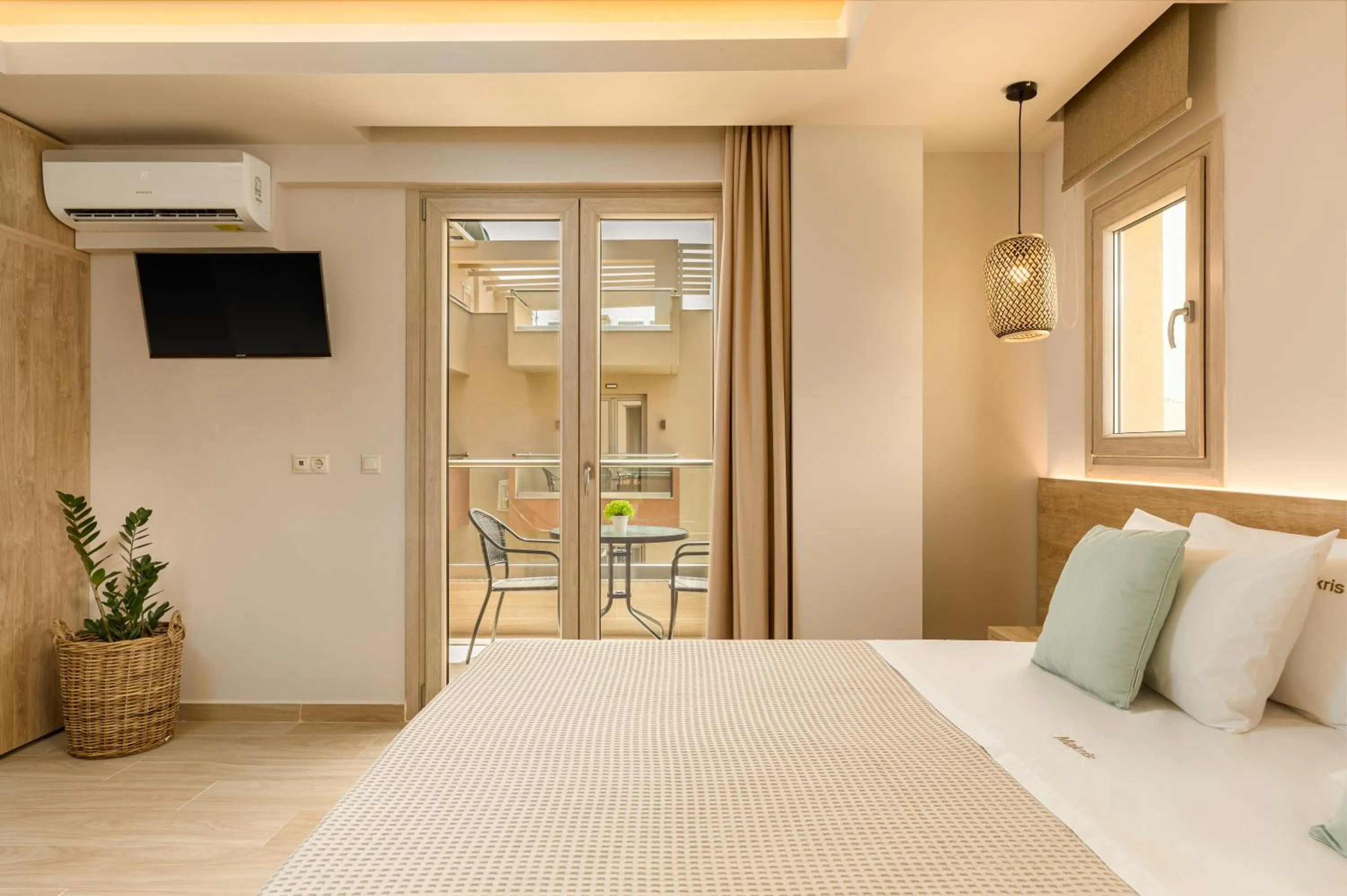 Balcony/Terrace, Bed in Makris Luxury Rooms