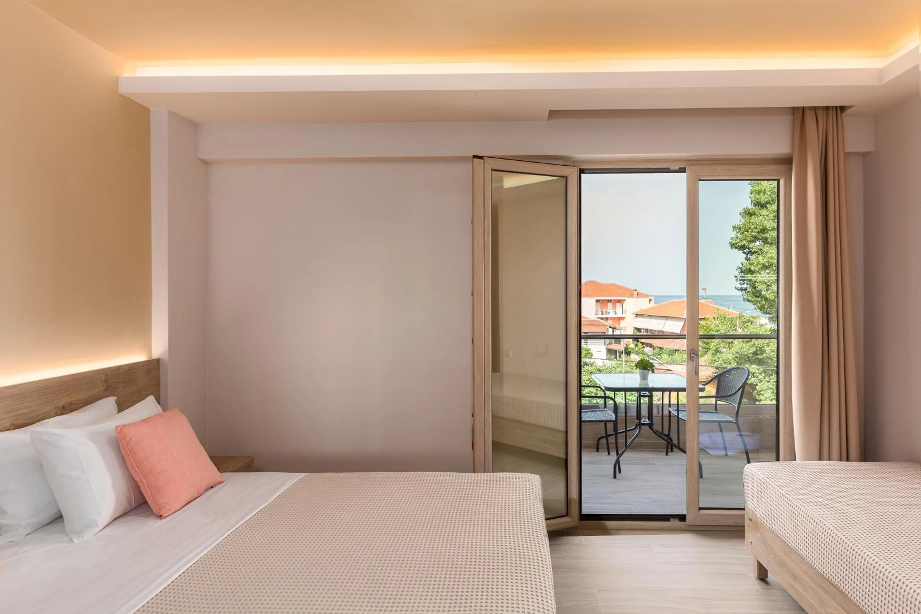 Balcony/Terrace, Bed in Makris Luxury Rooms
