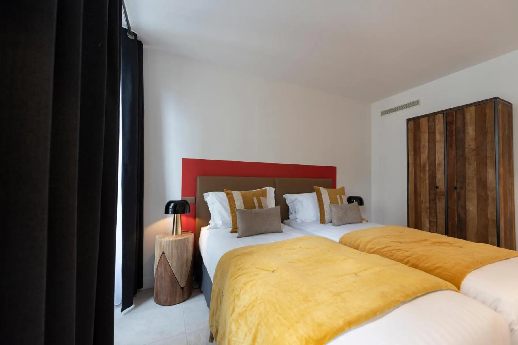 Other, Bed in O'Lord, 4 Etoiles, Residence de Luxe Champs-Elysees