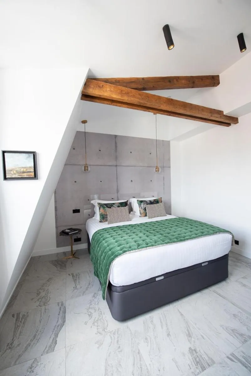 Other, Bed in O'Lord, 4 Etoiles, Residence de Luxe Champs-Elysees