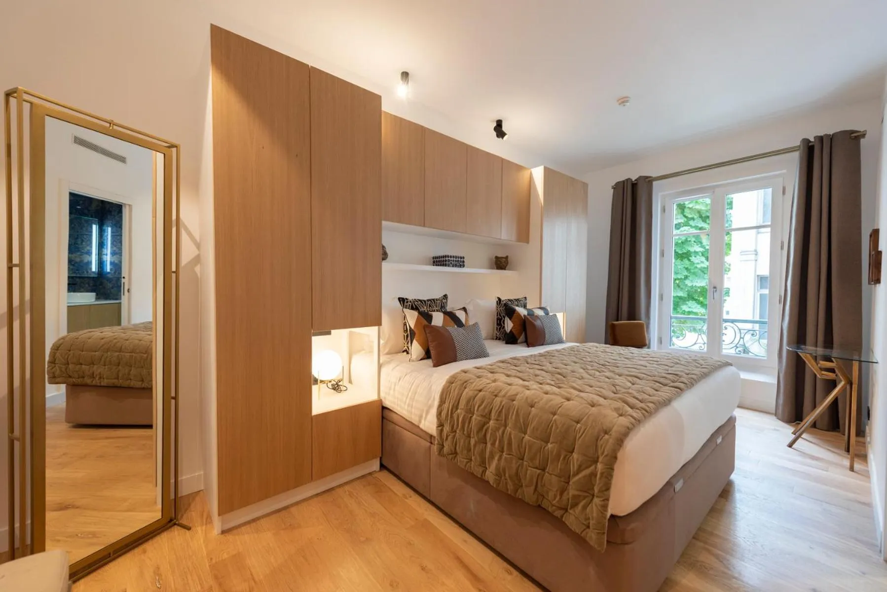 Other, Bed in O'Lord, 4 Etoiles, Residence de Luxe Champs-Elysees