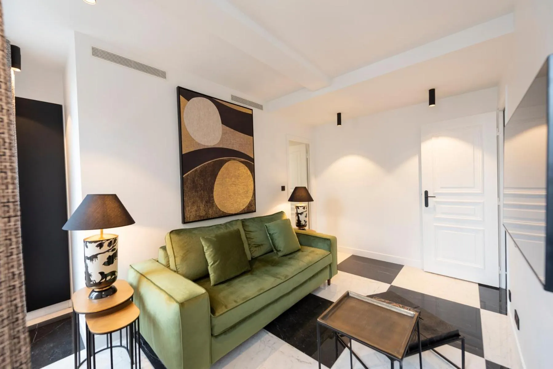 Communal lounge/ TV room in O'Lord, 4 Etoiles, Residence de Luxe Champs-Elysees