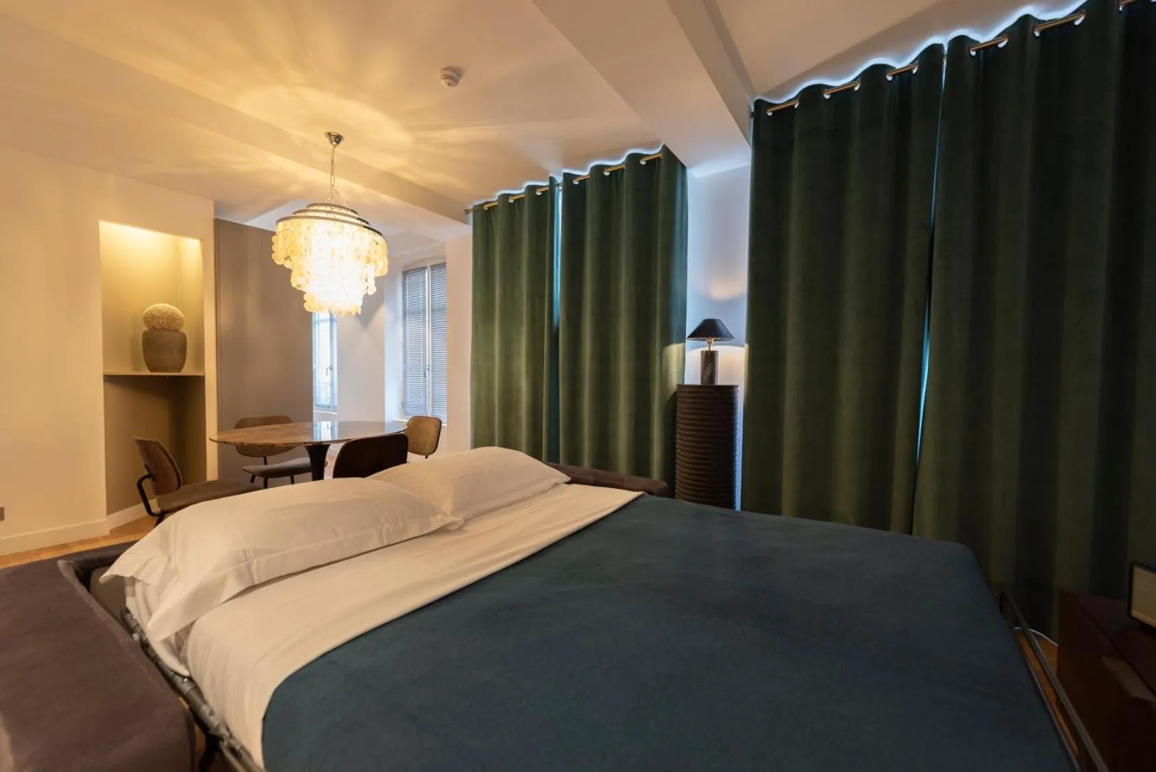 Other, Bed in O'Lord, 4 Etoiles, Residence de Luxe Champs-Elysees