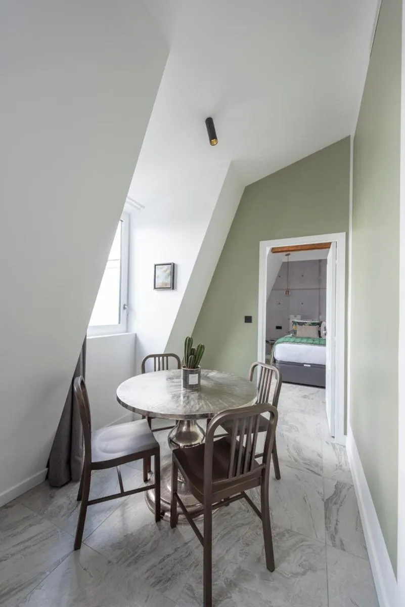 Other, Bed in O'Lord, 4 Etoiles, Residence de Luxe Champs-Elysees