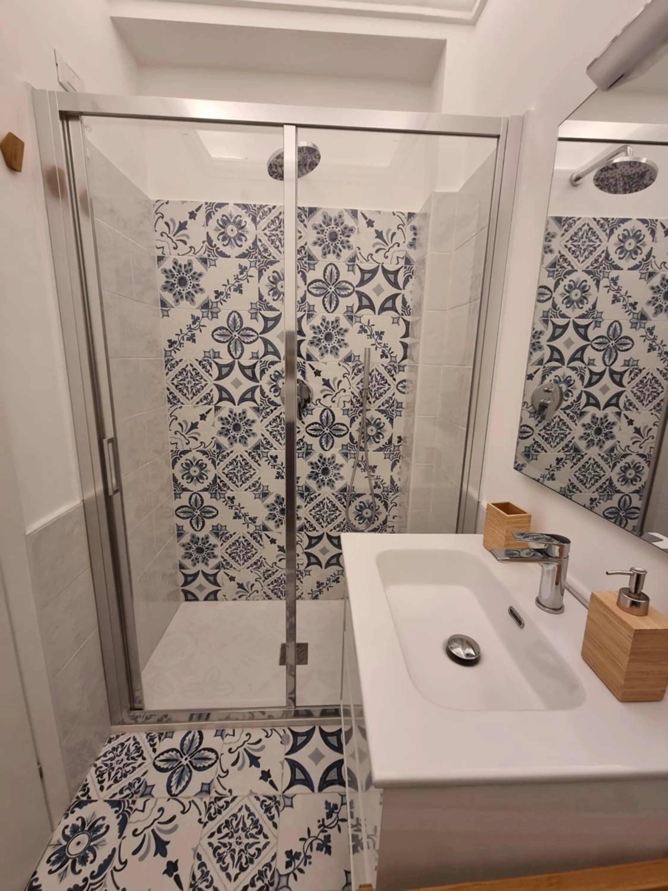 Shower in Talìa Residence