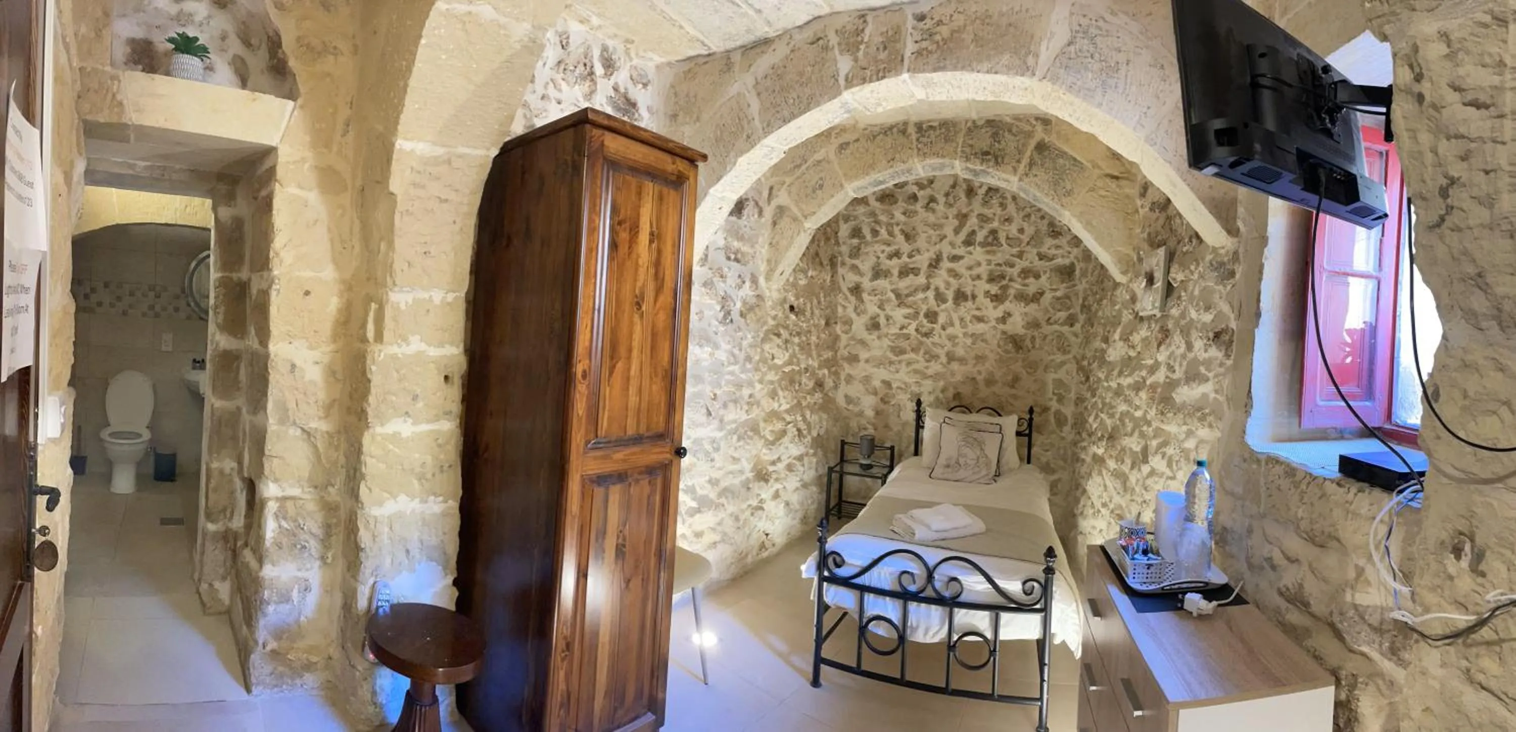 Bed in The Cloisters Bed And Breakfast