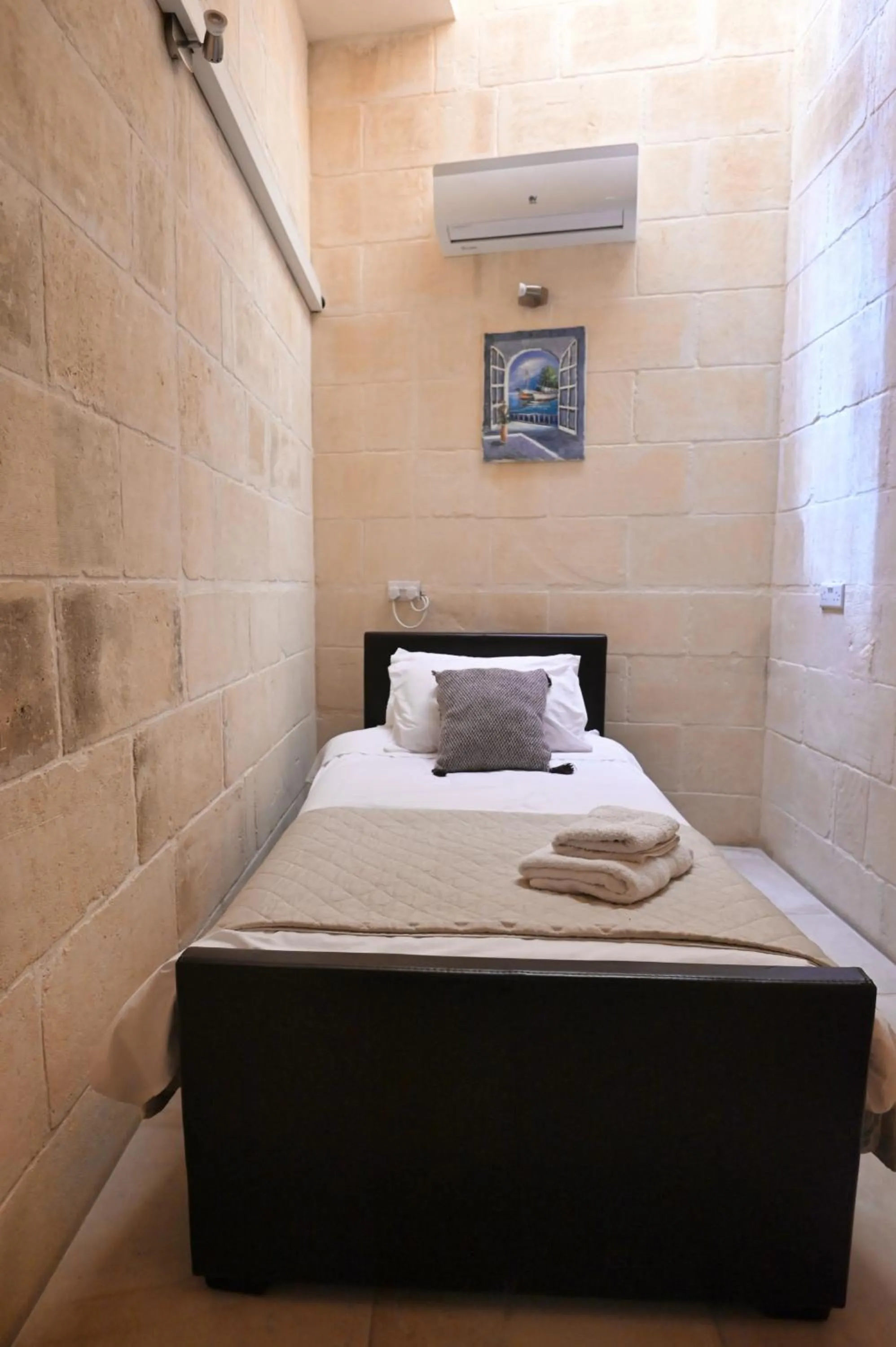 Bed in The Cloisters Bed And Breakfast