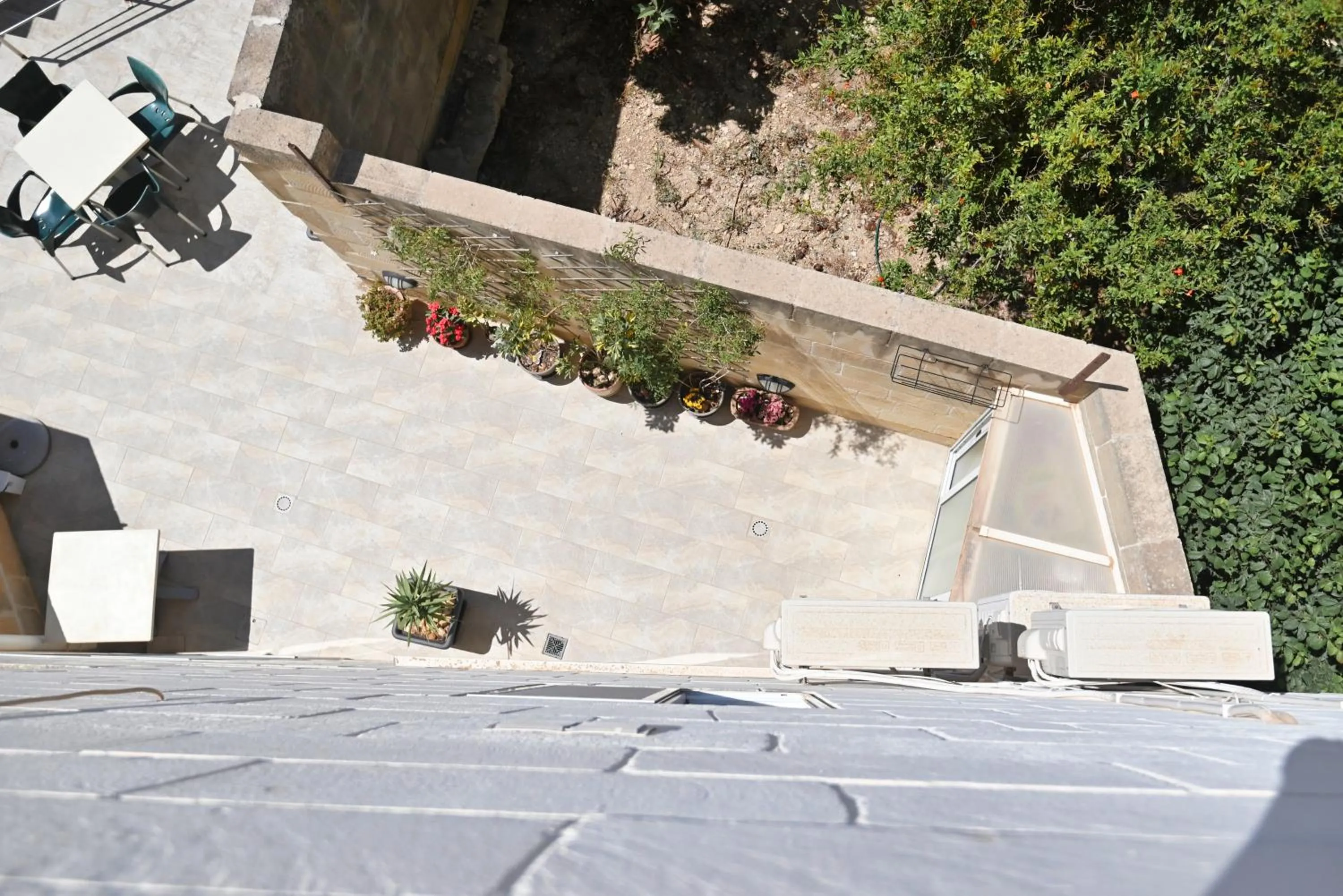 Garden in The Cloisters Bed And Breakfast