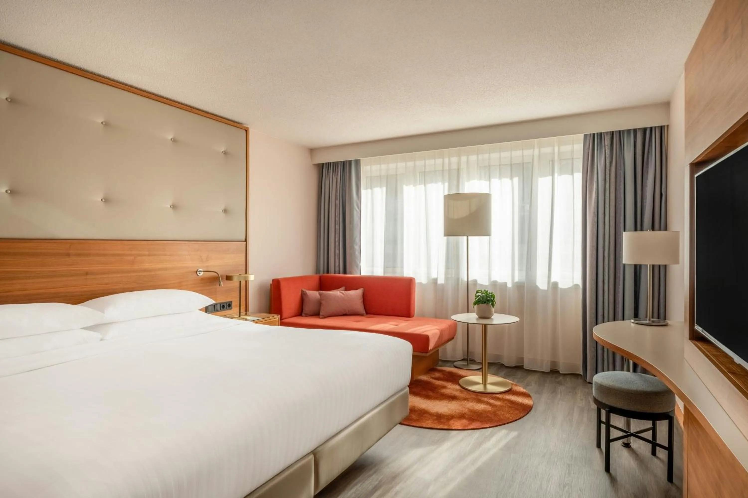 Bedroom, Bed in Vienna Marriott Hotel