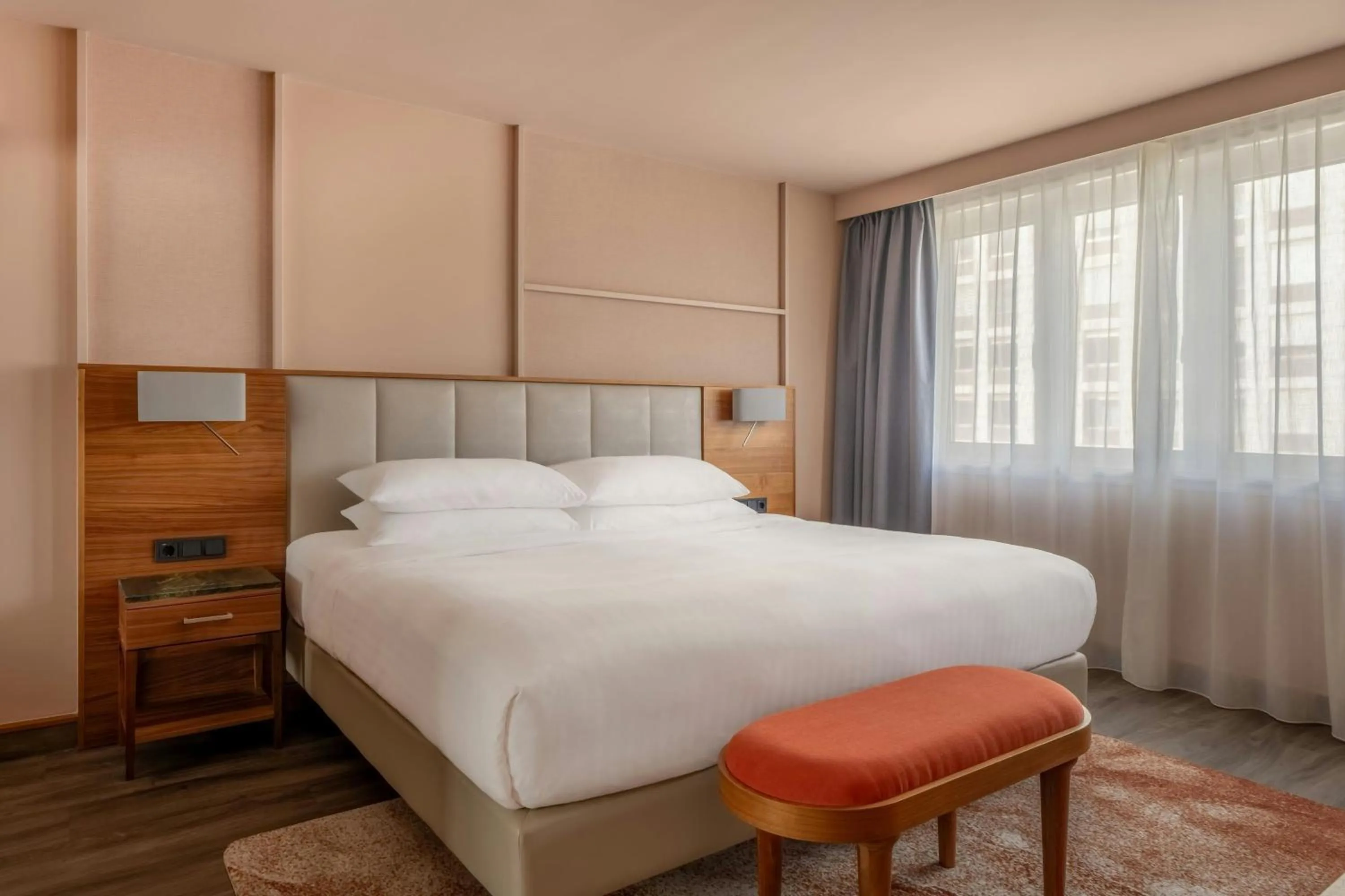 Bedroom, Bed in Vienna Marriott Hotel