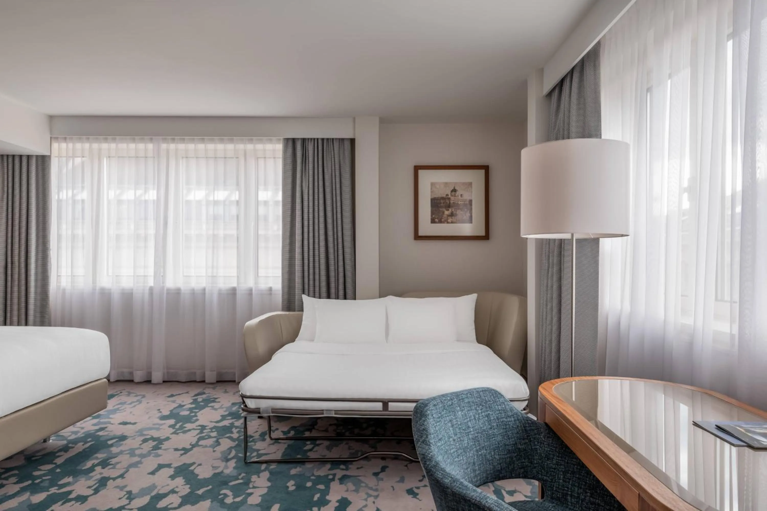 Photo of the whole room, Bed in Vienna Marriott Hotel