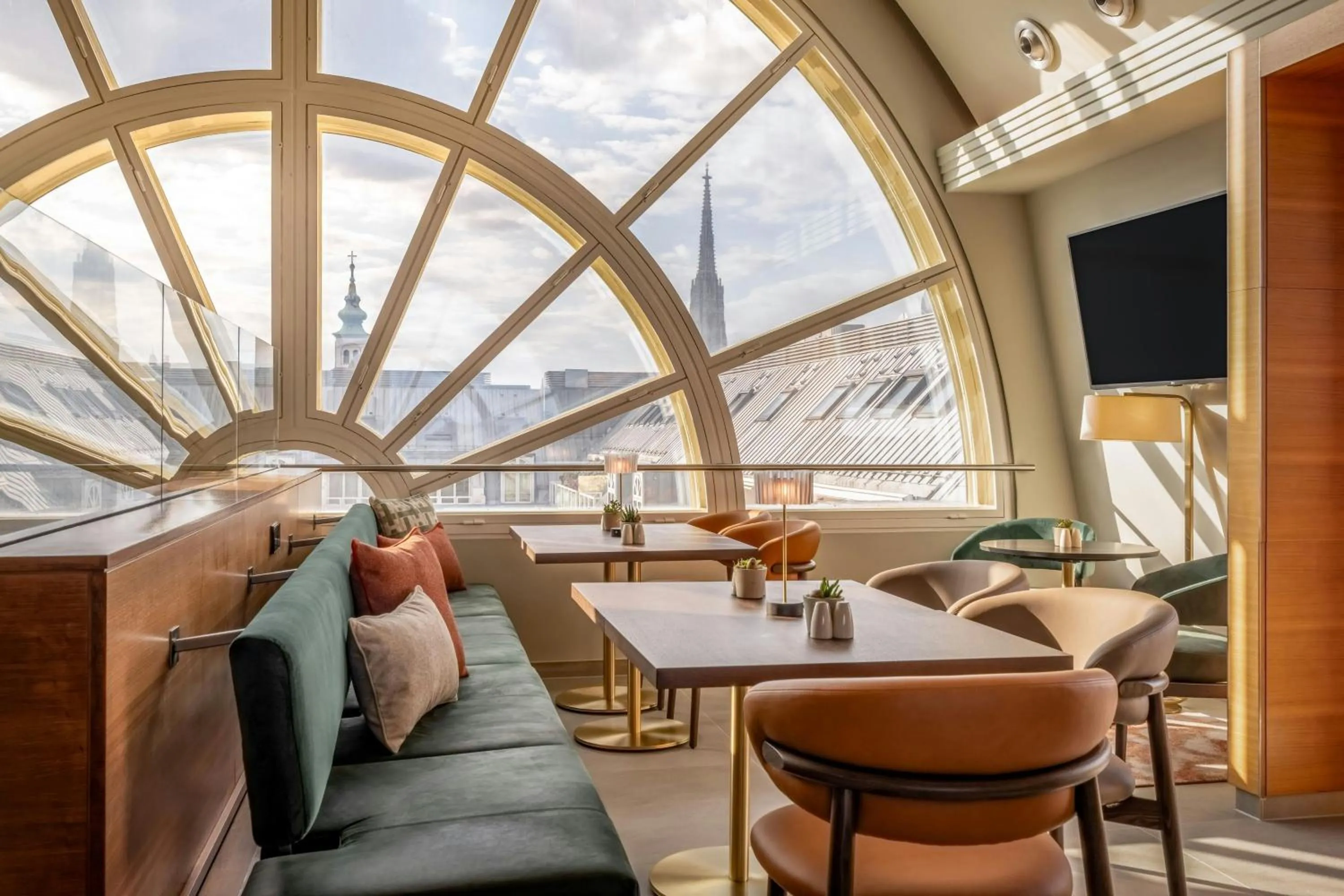 Lounge or bar in Vienna Marriott Hotel