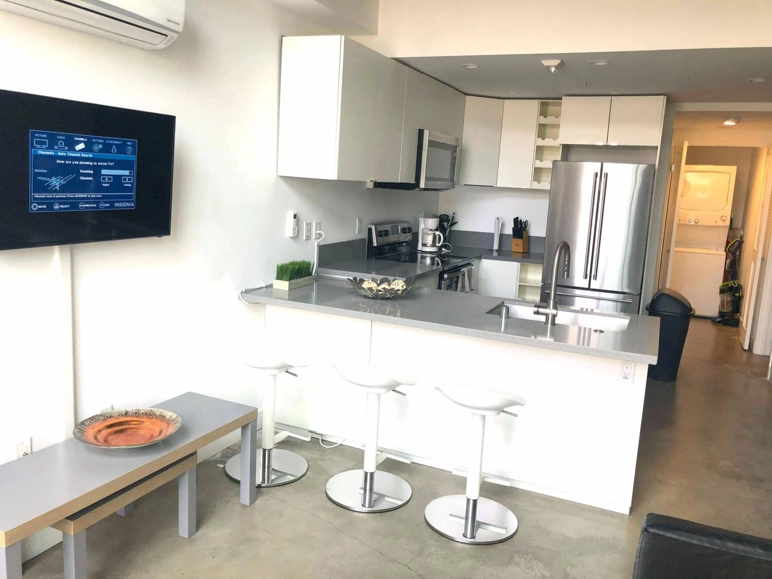 Modern 2 Bdrm w/Parking in the Heart of Hillcrest