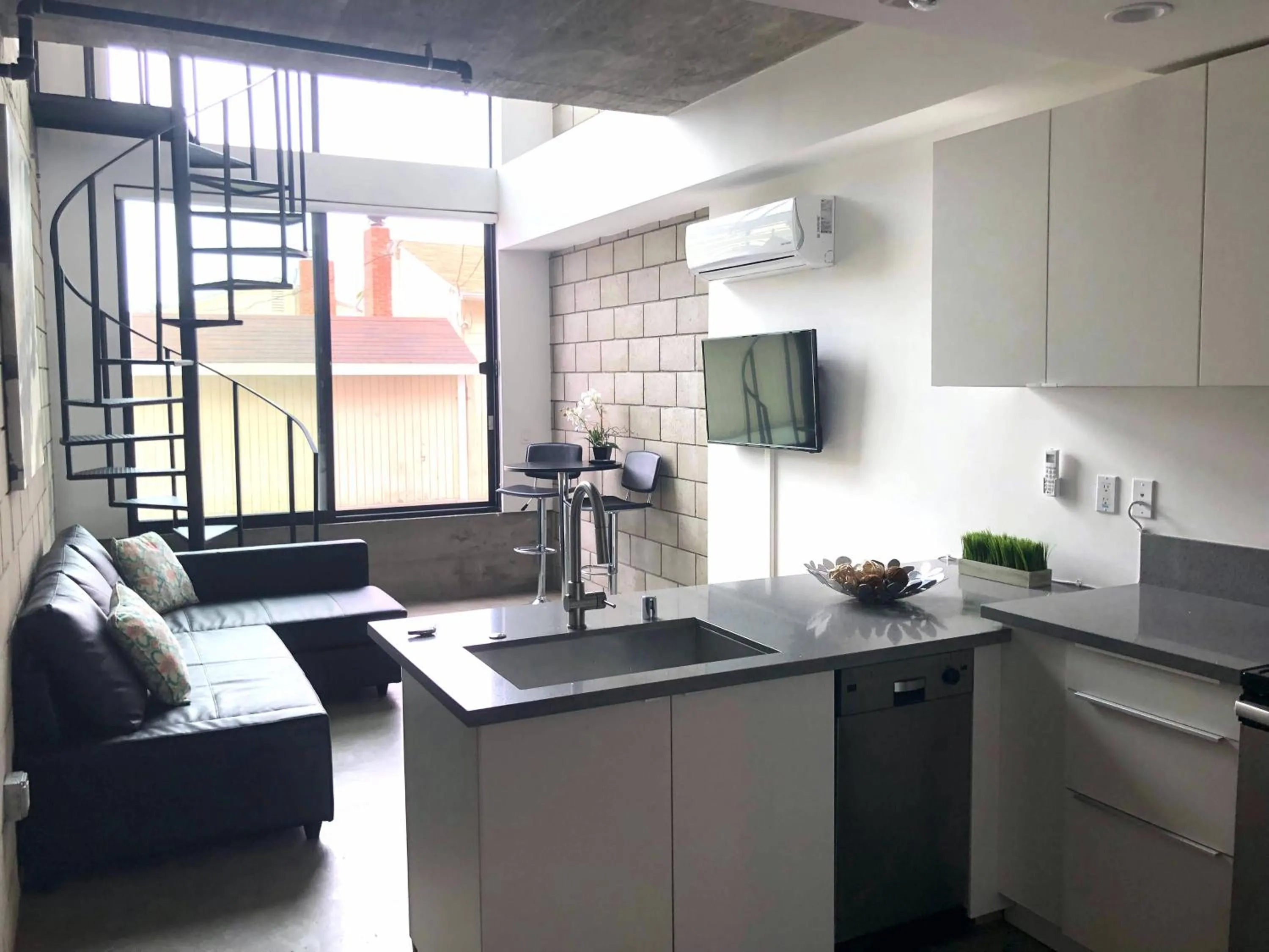 Living room in Modern 2 Bdrm w/Parking in the Heart of Hillcrest