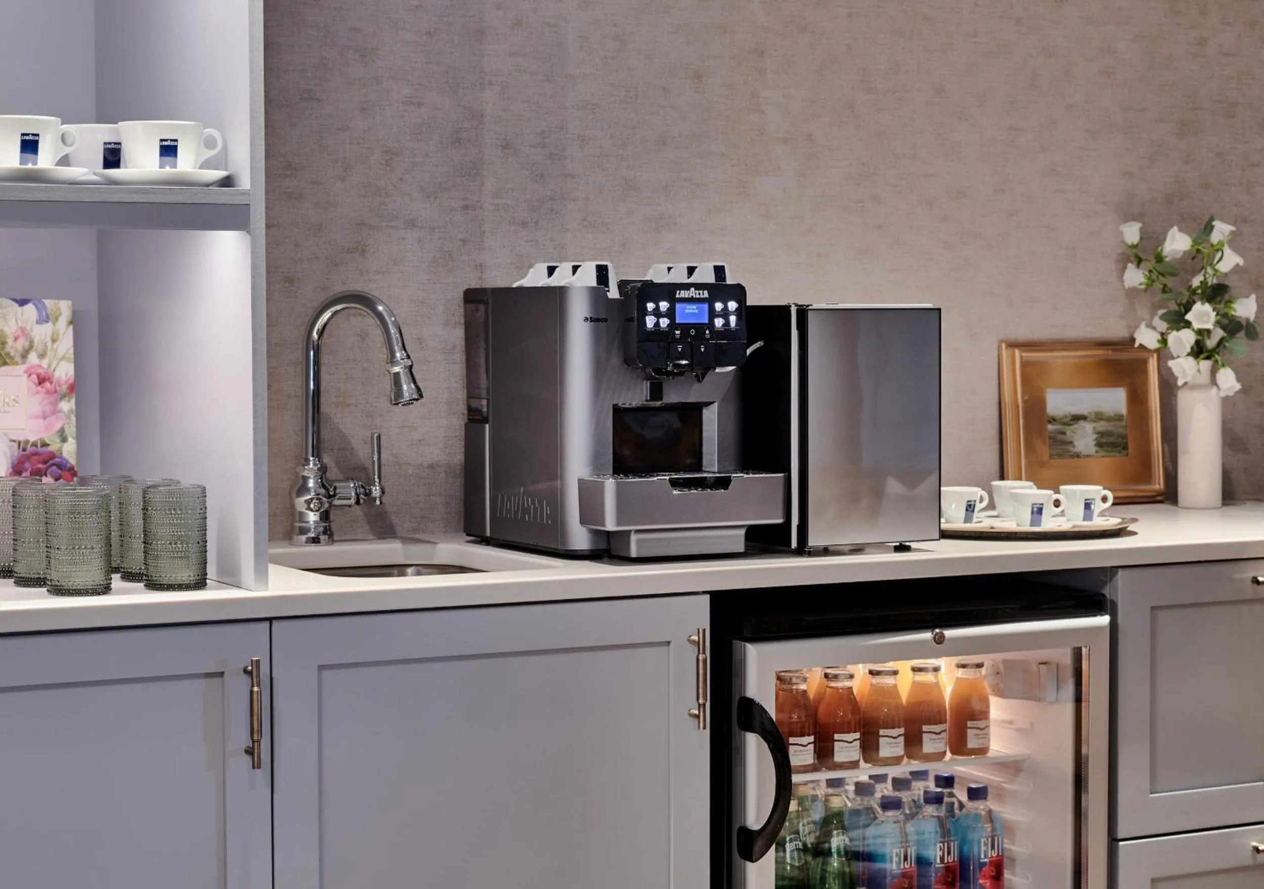 Coffee/tea facilities in The Loutrel