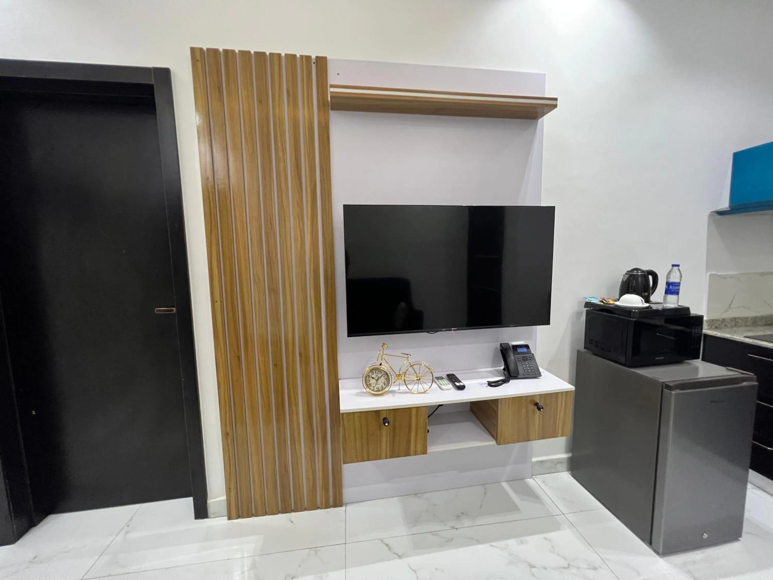 TV and multimedia in Riviera Hotel, Apartments & Resorts