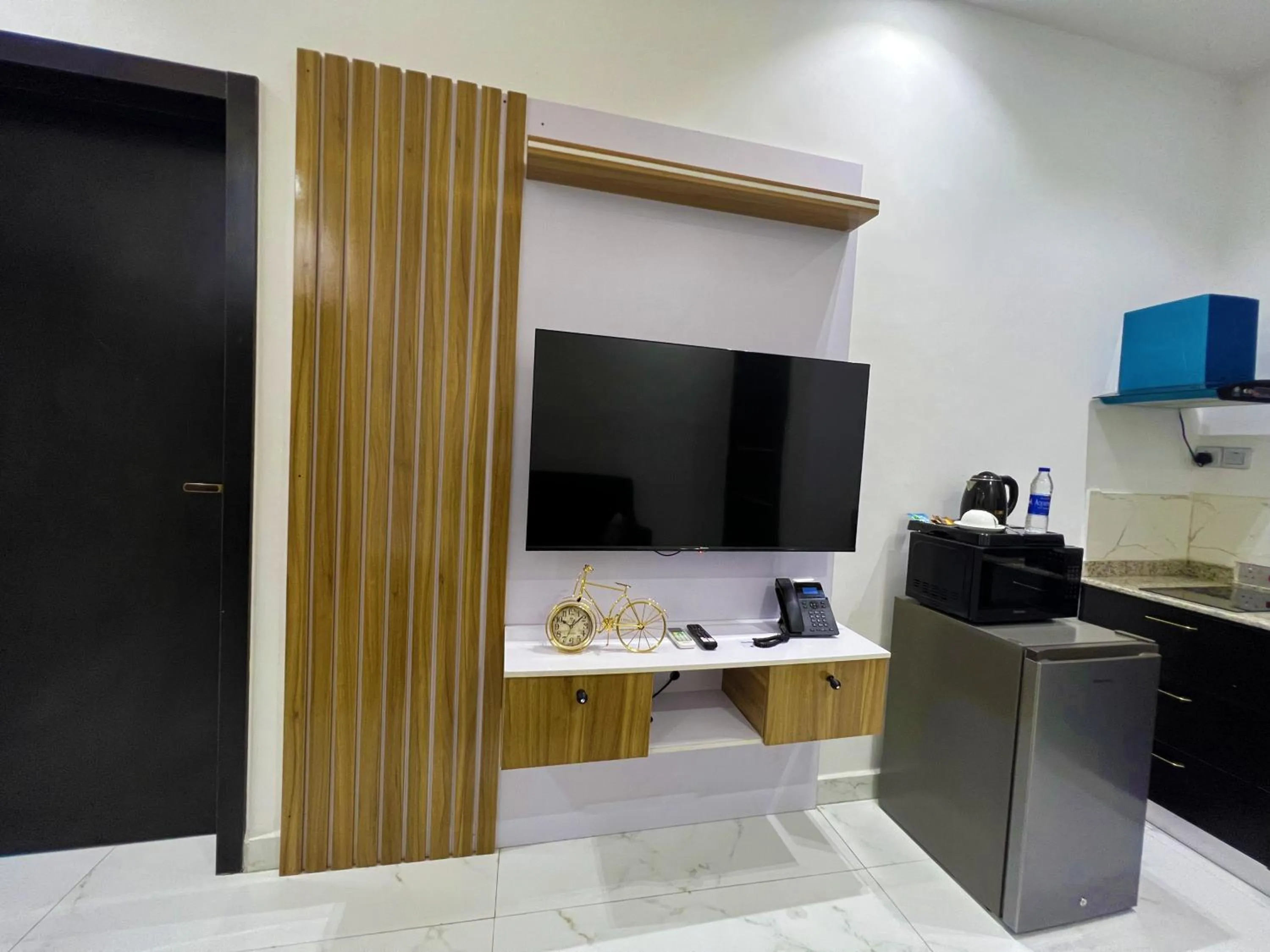 TV and multimedia in Riviera Hotel, Apartments & Resorts