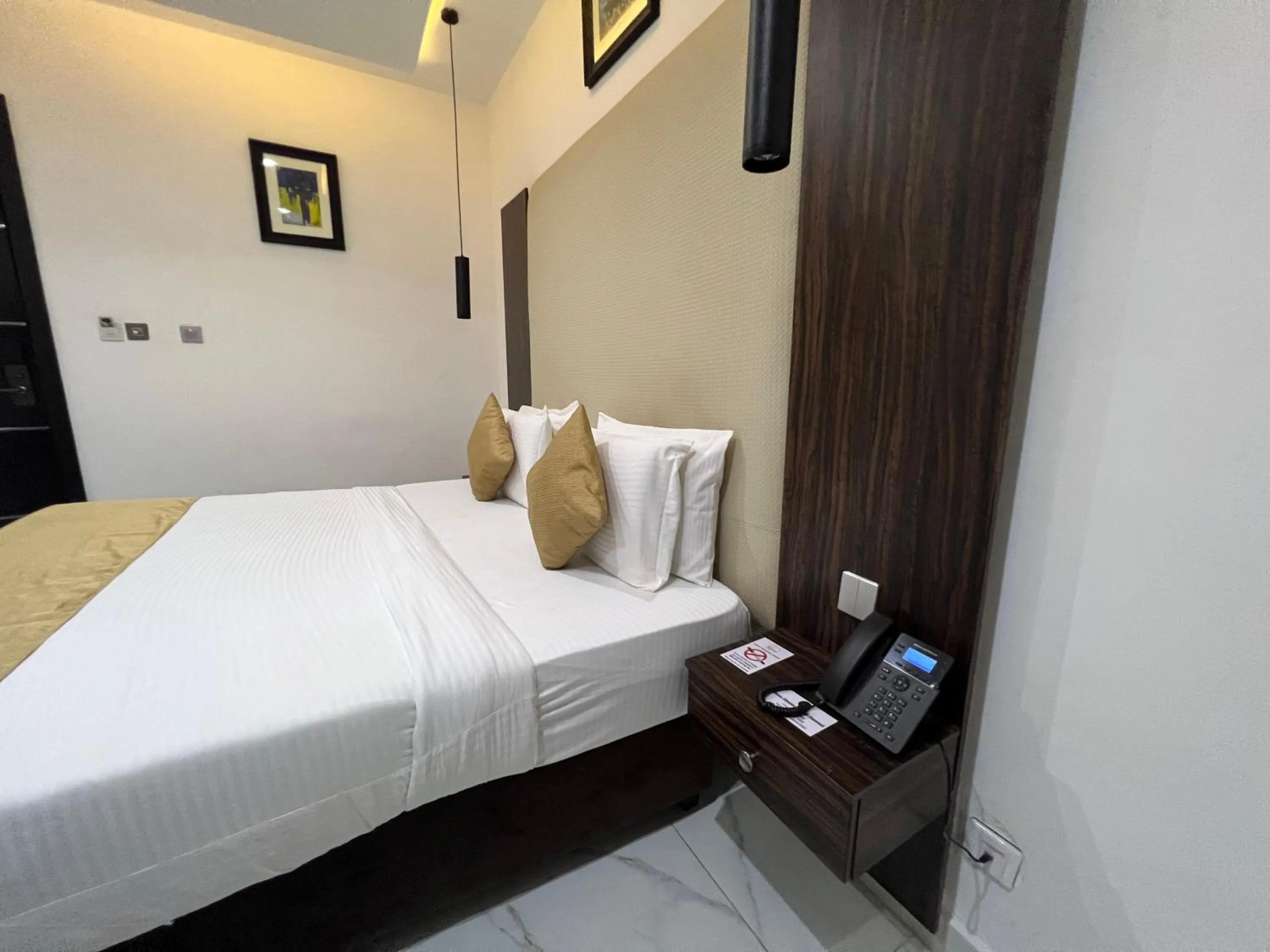 Bed in Riviera Hotel, Apartments & Resorts