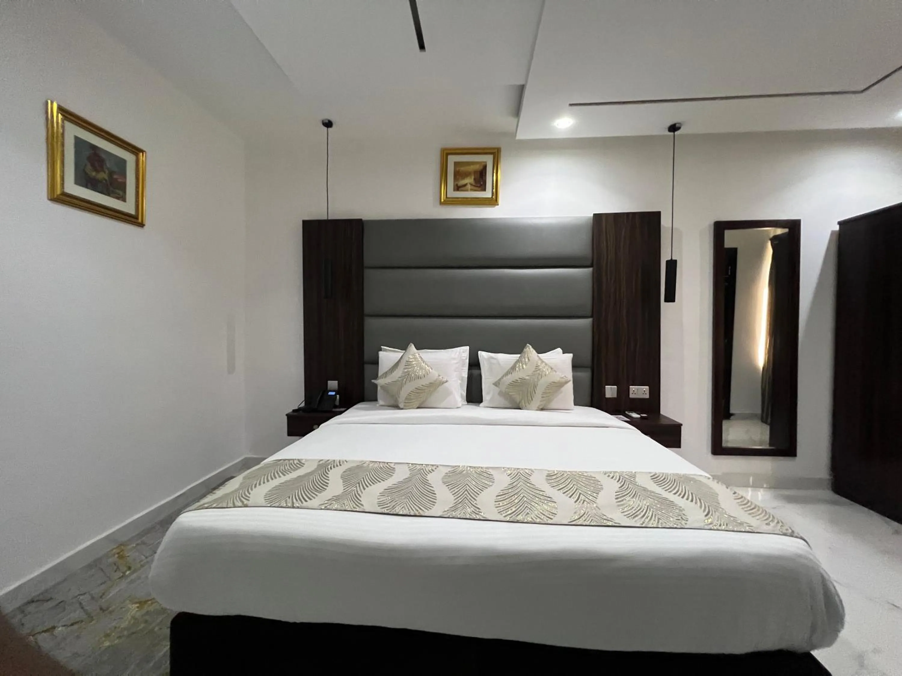 Riviera Hotel, Apartments & Resorts