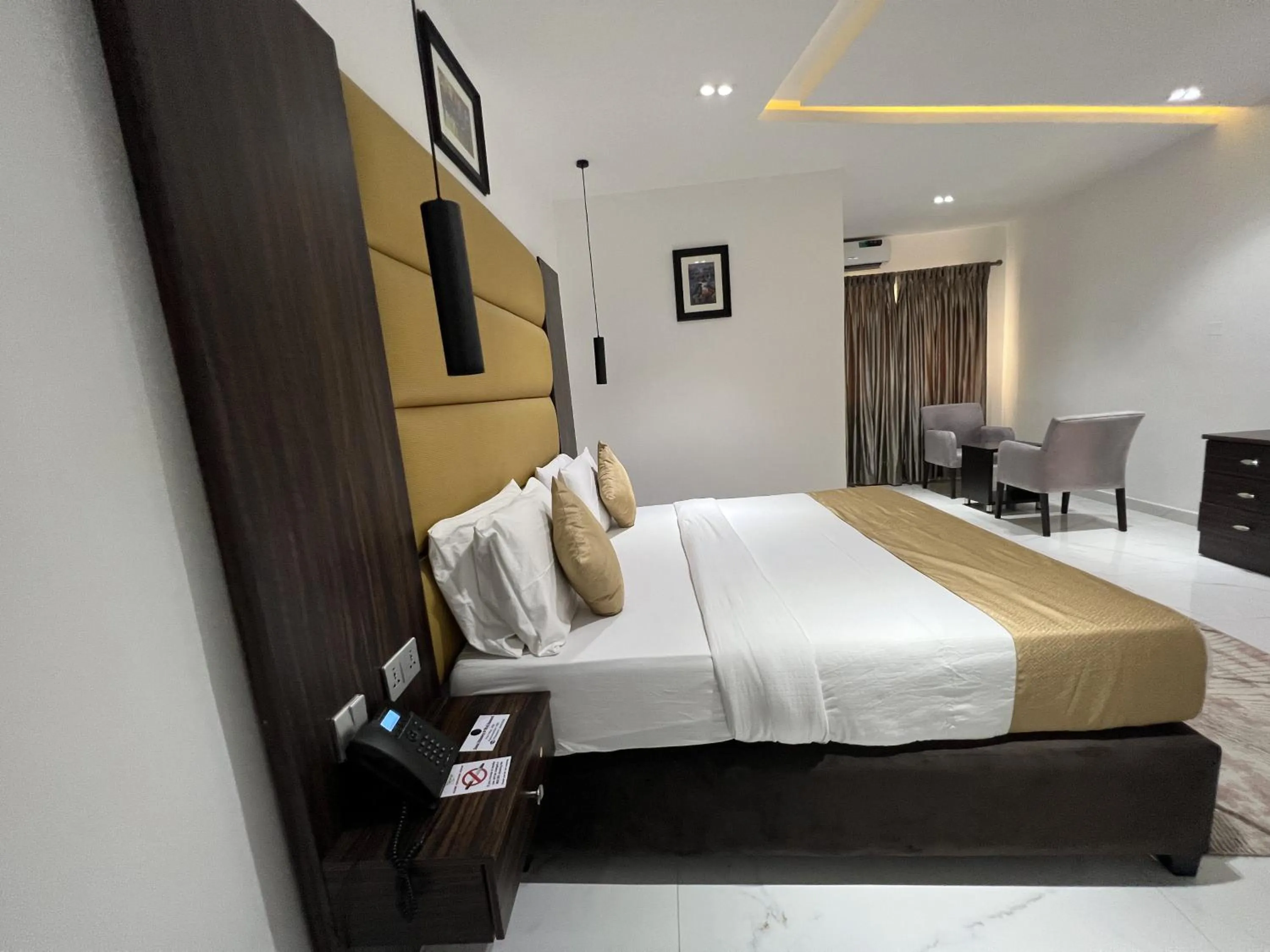 Bed in Riviera Hotel, Apartments & Resorts