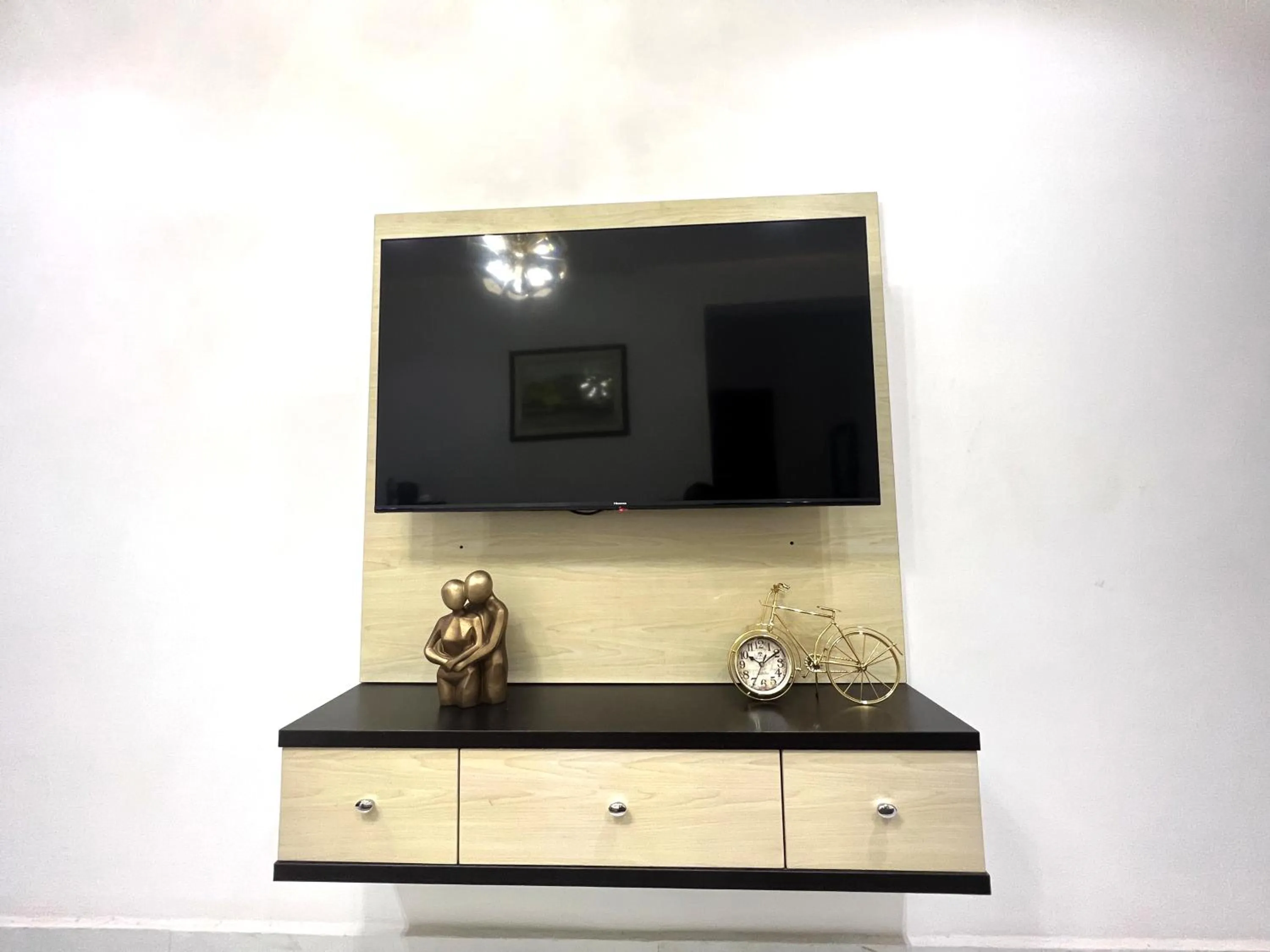 Communal lounge/ TV room in Riviera Hotel, Apartments & Resorts