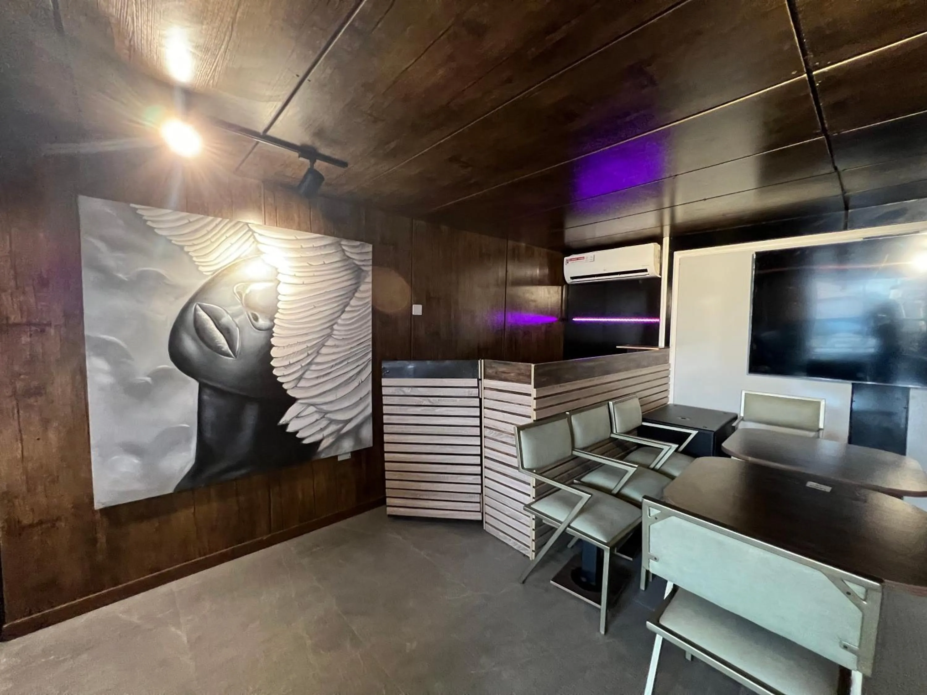 TV and multimedia in Riviera Hotel, Apartments & Resorts